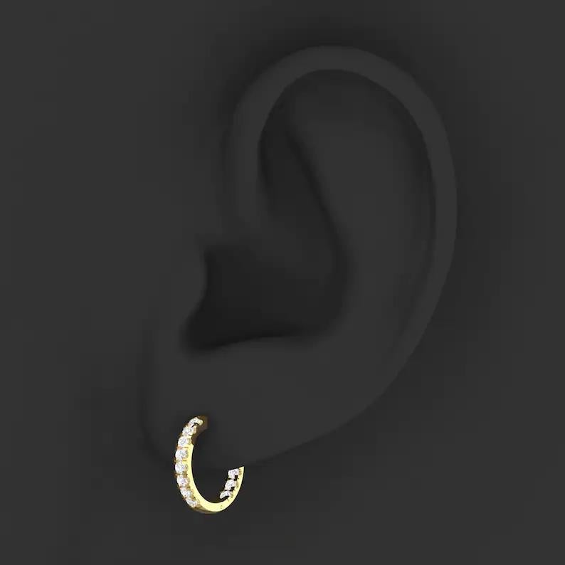 Moderno Orecchini a cerchio Inside Out con diamante in oro 14 carati in vendita