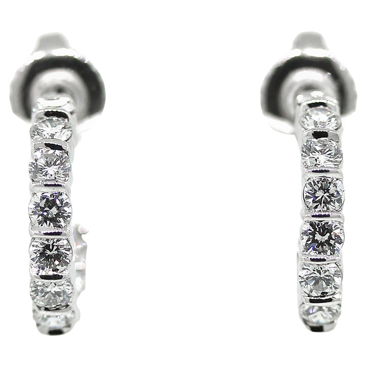 Boucles d'oreilles en diamant à l'intérieur en vente