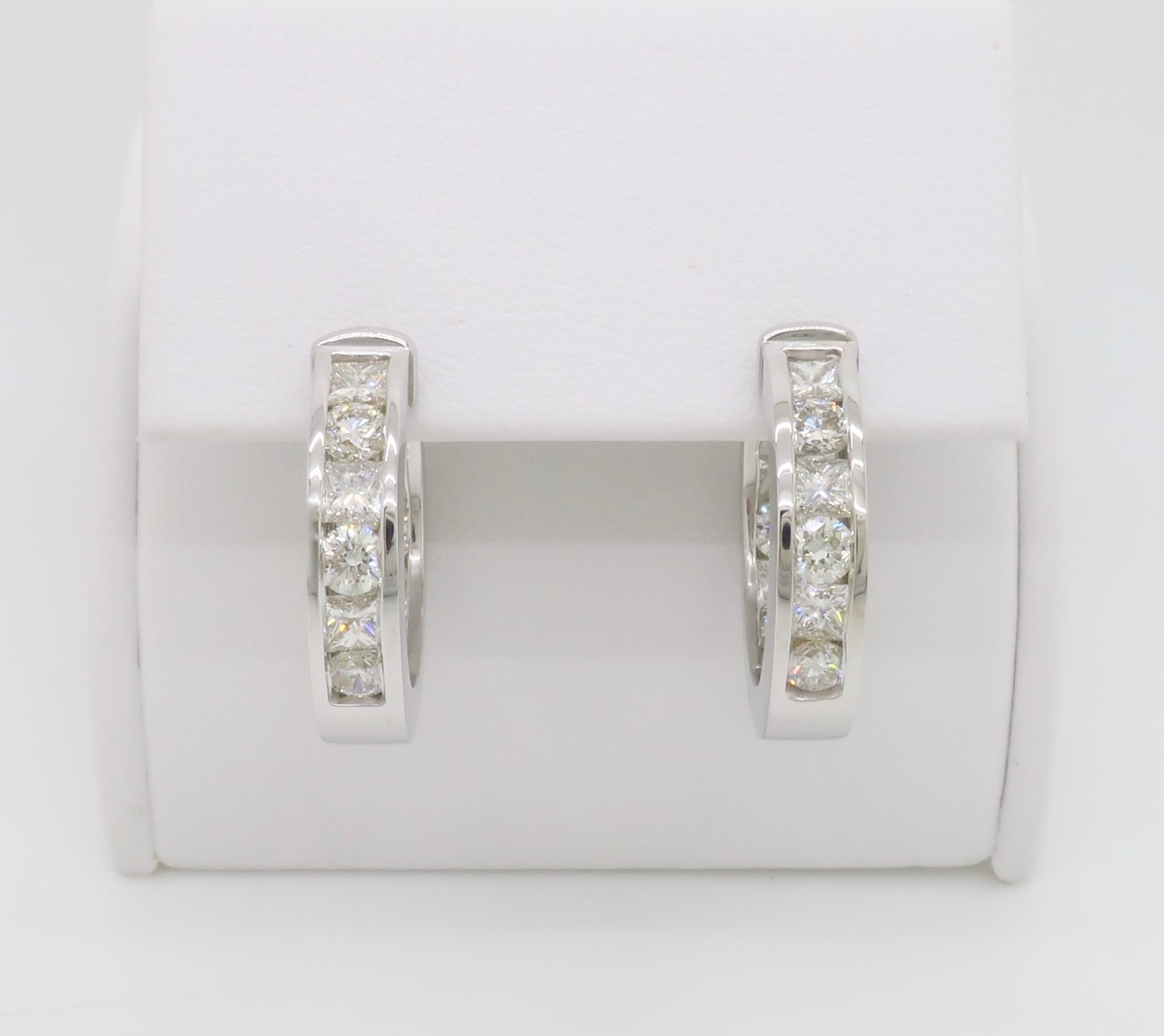 Inside-Out 3,70 Karat Diamant-Creolen mit runden Diamanten im Prinzessinnenschliff (Gemischter Schliff) im Angebot
