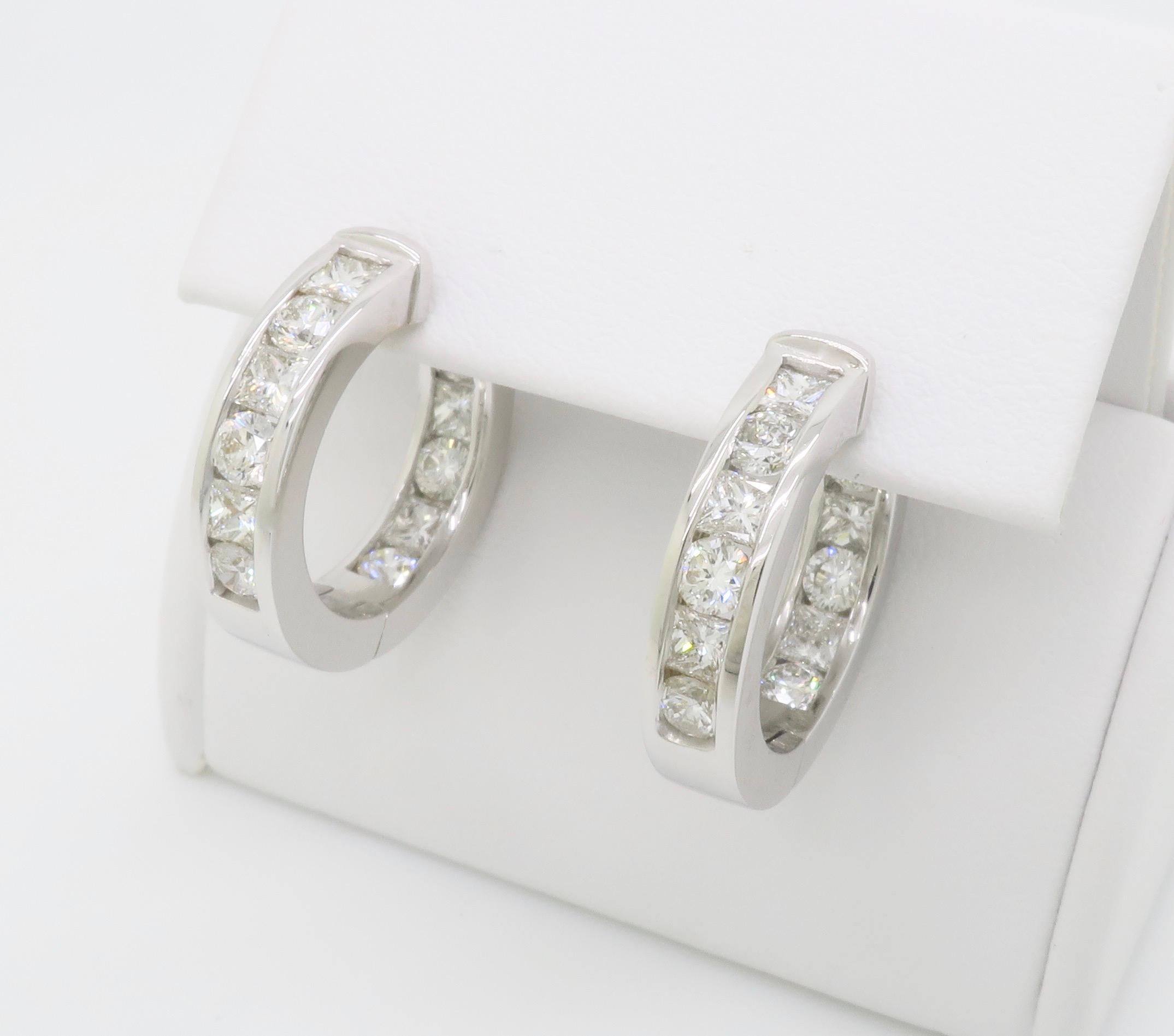 Inside-Out 3,70 Karat Diamant-Creolen mit runden Diamanten im Prinzessinnenschliff im Zustand „Neu“ im Angebot in Webster, NY