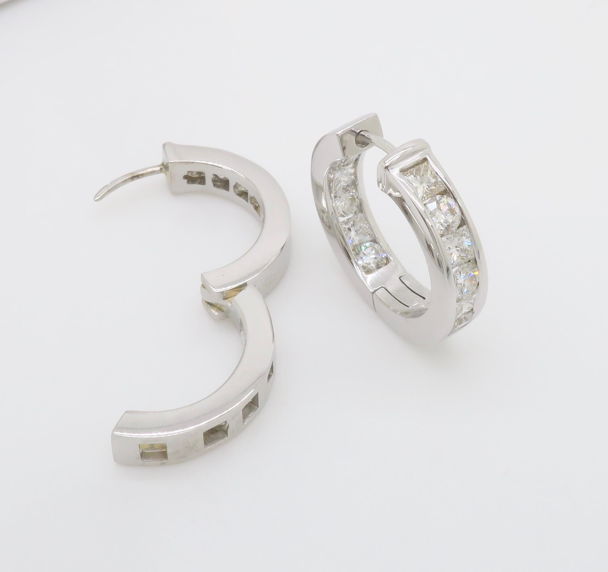 Inside-Out 3,70 Karat Diamant-Creolen mit runden Diamanten im Prinzessinnenschliff im Angebot 1