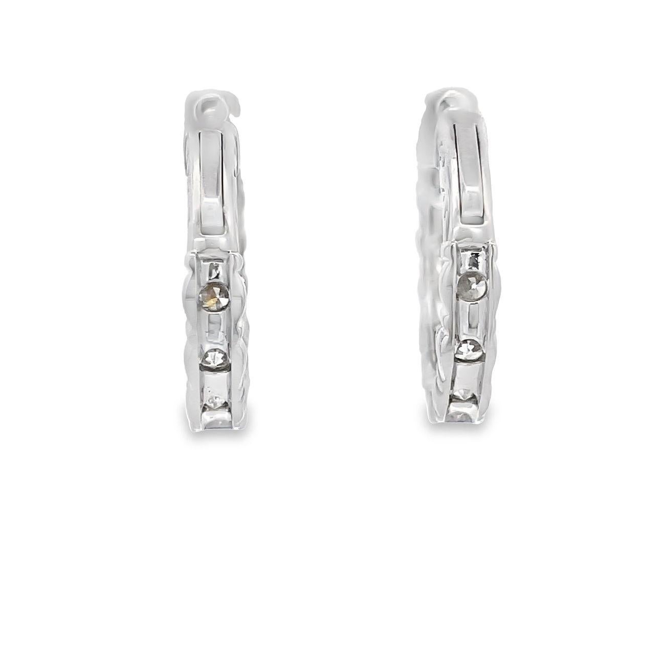 Taglio rotondo Orecchini a cerchio Inside Out con diamanti rotondi. D5,69ct.t.w. in vendita