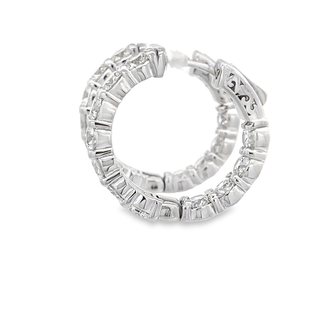 Orecchini a cerchio Inside Out con diamanti rotondi. D5,69ct.t.w. In condizioni Nuovo in vendita a Los Angeles, CA