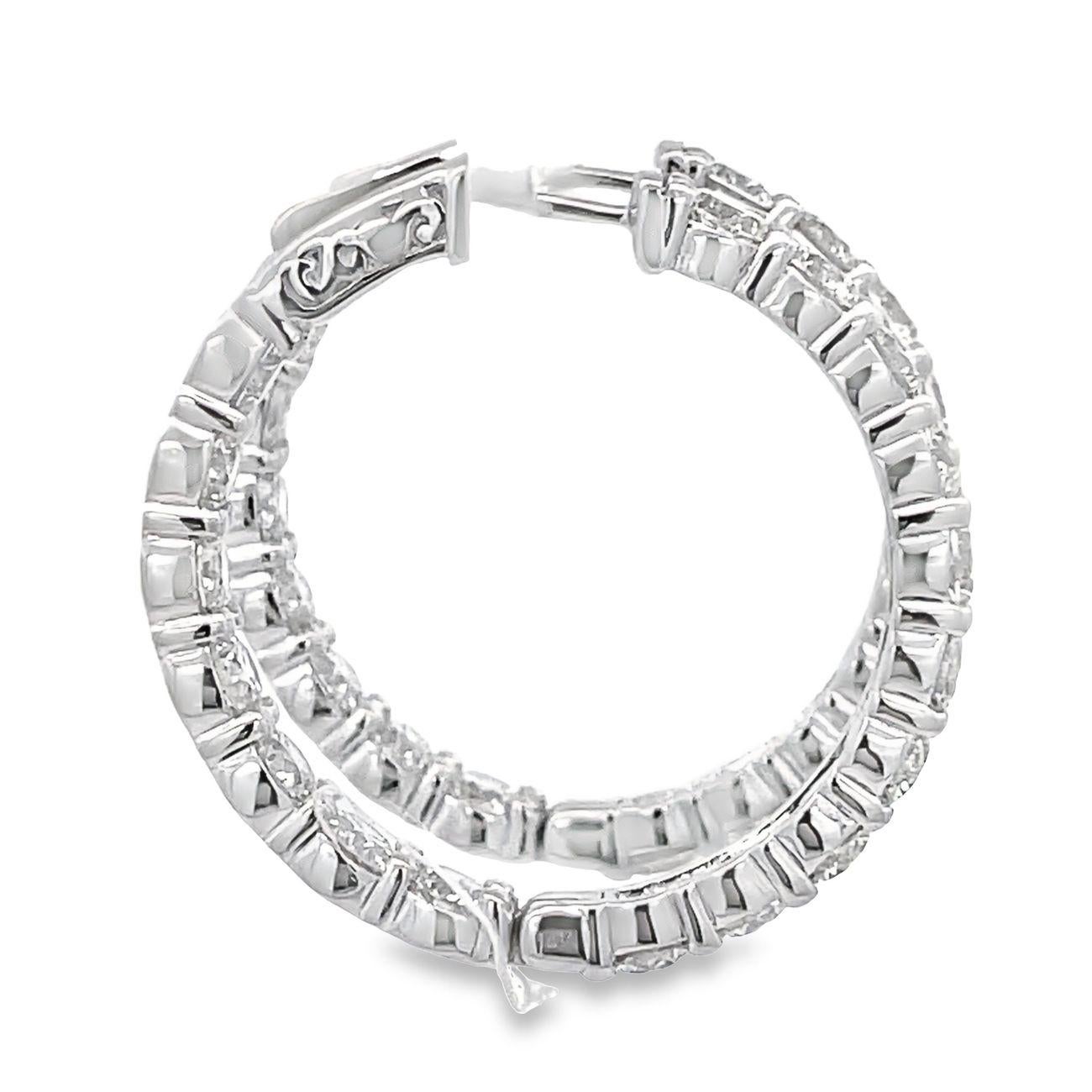 Taglio rotondo Orecchini a cerchio Inside Out con diamanti rotondi.  D8,77ct.t.w. in vendita