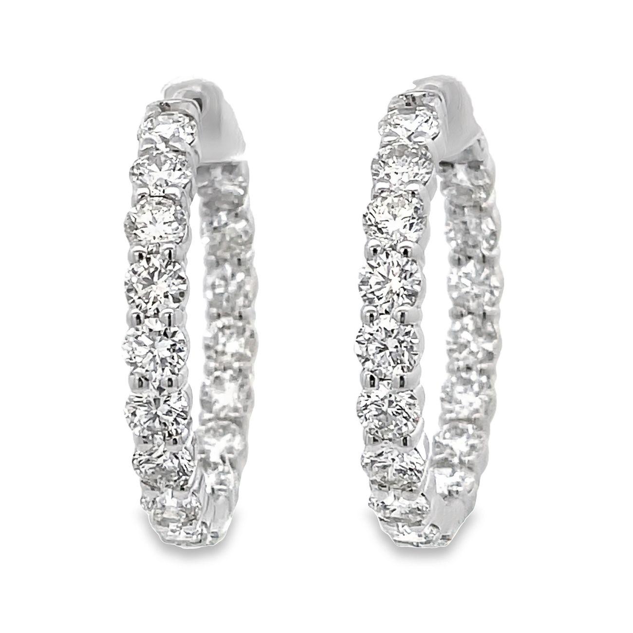 Orecchini a cerchio Inside Out con diamanti rotondi.  D8,77ct.t.w. in vendita 1