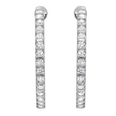Orecchini a cerchio con diamanti taglio rotondo Inside Out in oro bianco 18 carati 4,76 Cttw 1,5 pollici