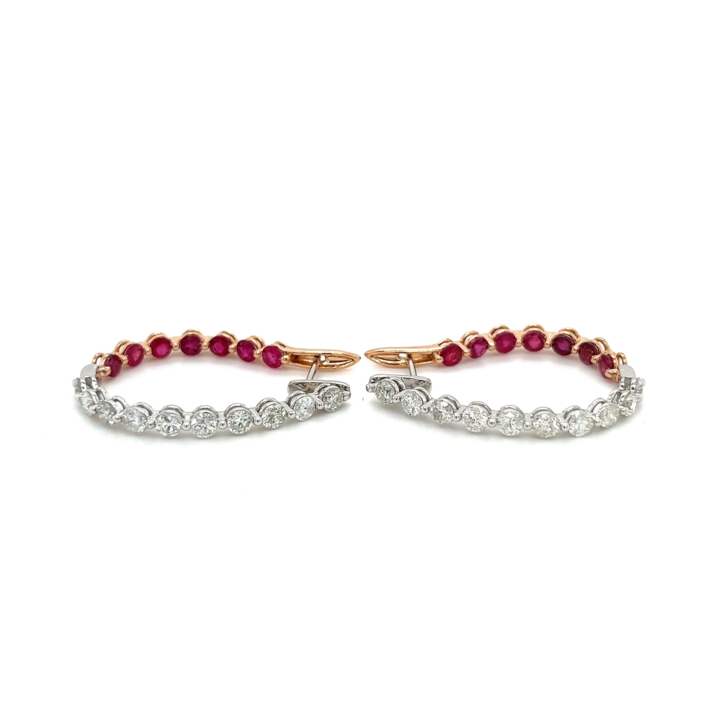 Inside Out Round Diamond and Ruby Curved Hoop Earrings in 18K Gold In New Condition For Sale In Miami, FL