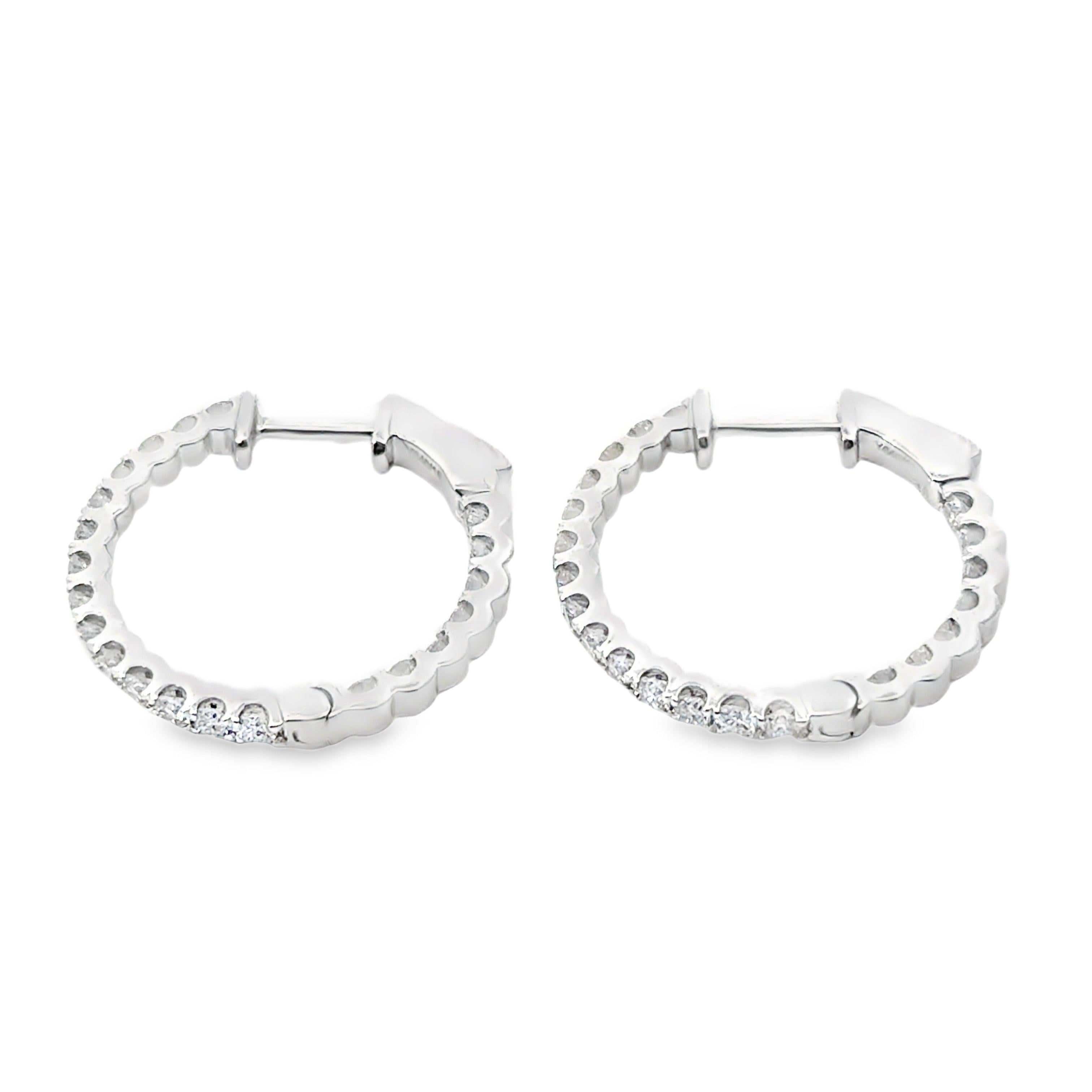 Taille ronde Boucles d'oreilles en or blanc 14K et diamant intérieur/extérieur en vente