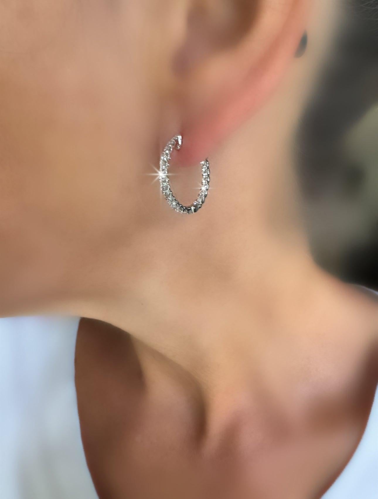 Boucles d'oreilles en or blanc 14K et diamant intérieur/extérieur Excellent état - En vente à Derby, NY