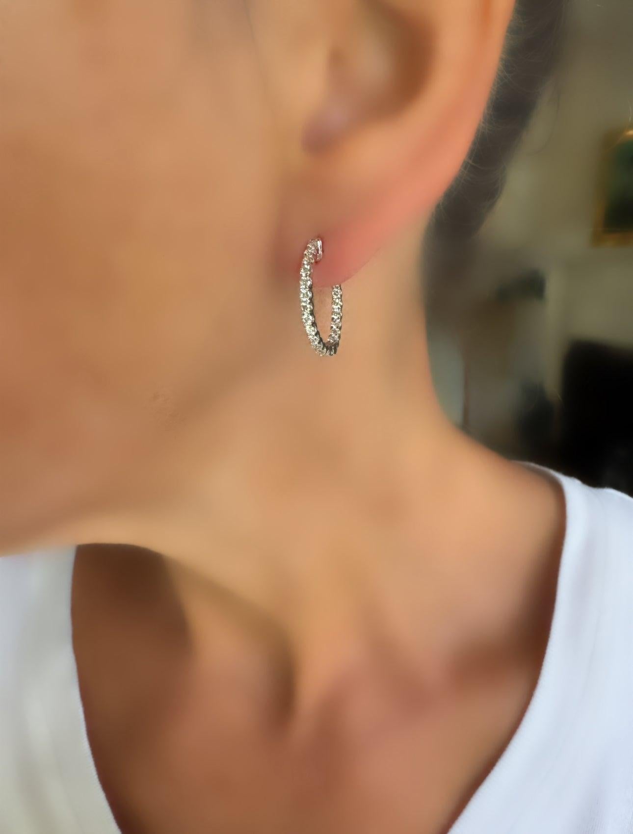 Boucles d'oreilles en or blanc 14K et diamant intérieur/extérieur Pour femmes en vente