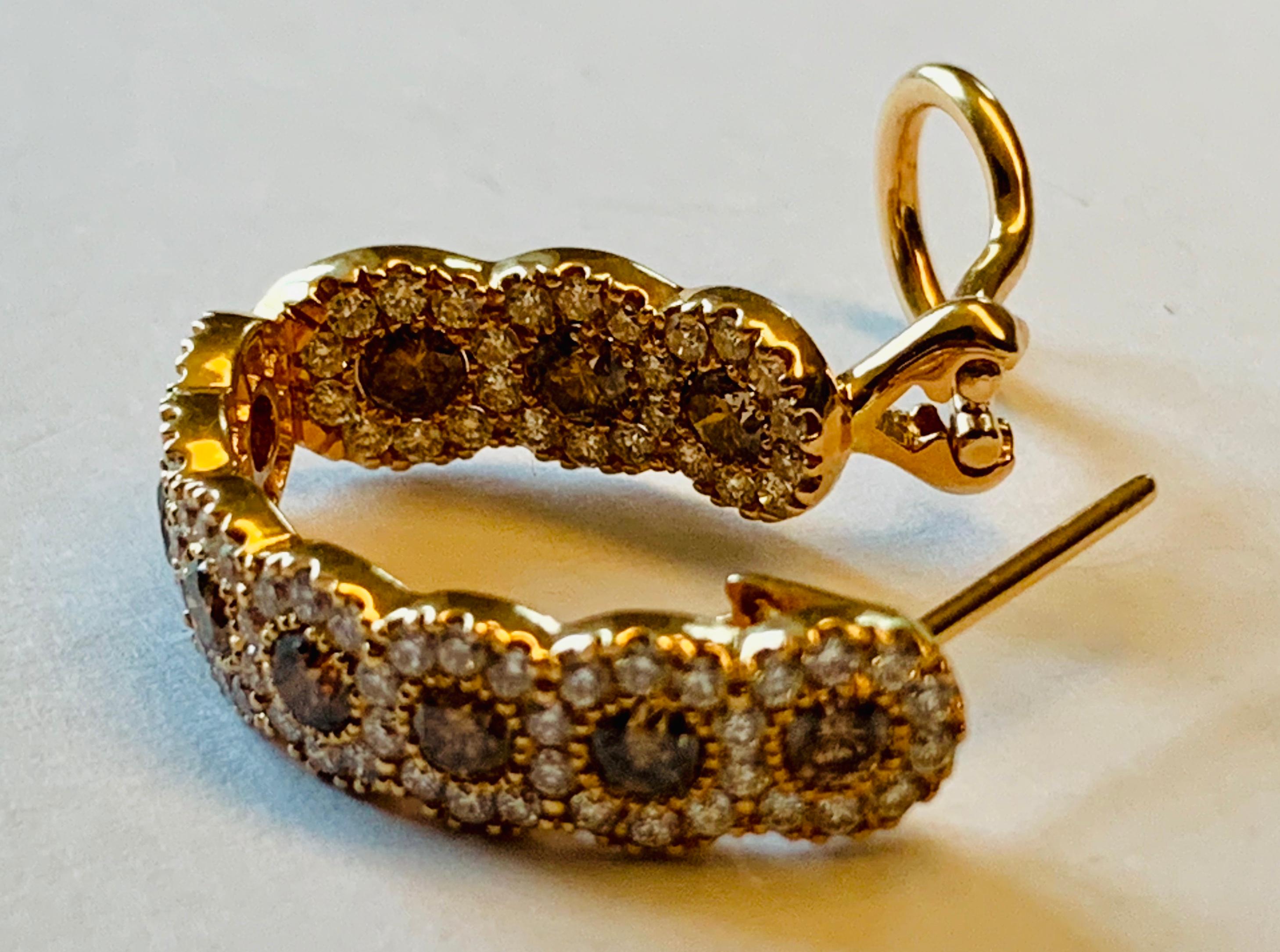 Créoles rondes en or 18 carats avec diamants blancs et champagne à l'intérieur et à l'extérieur en vente 4
