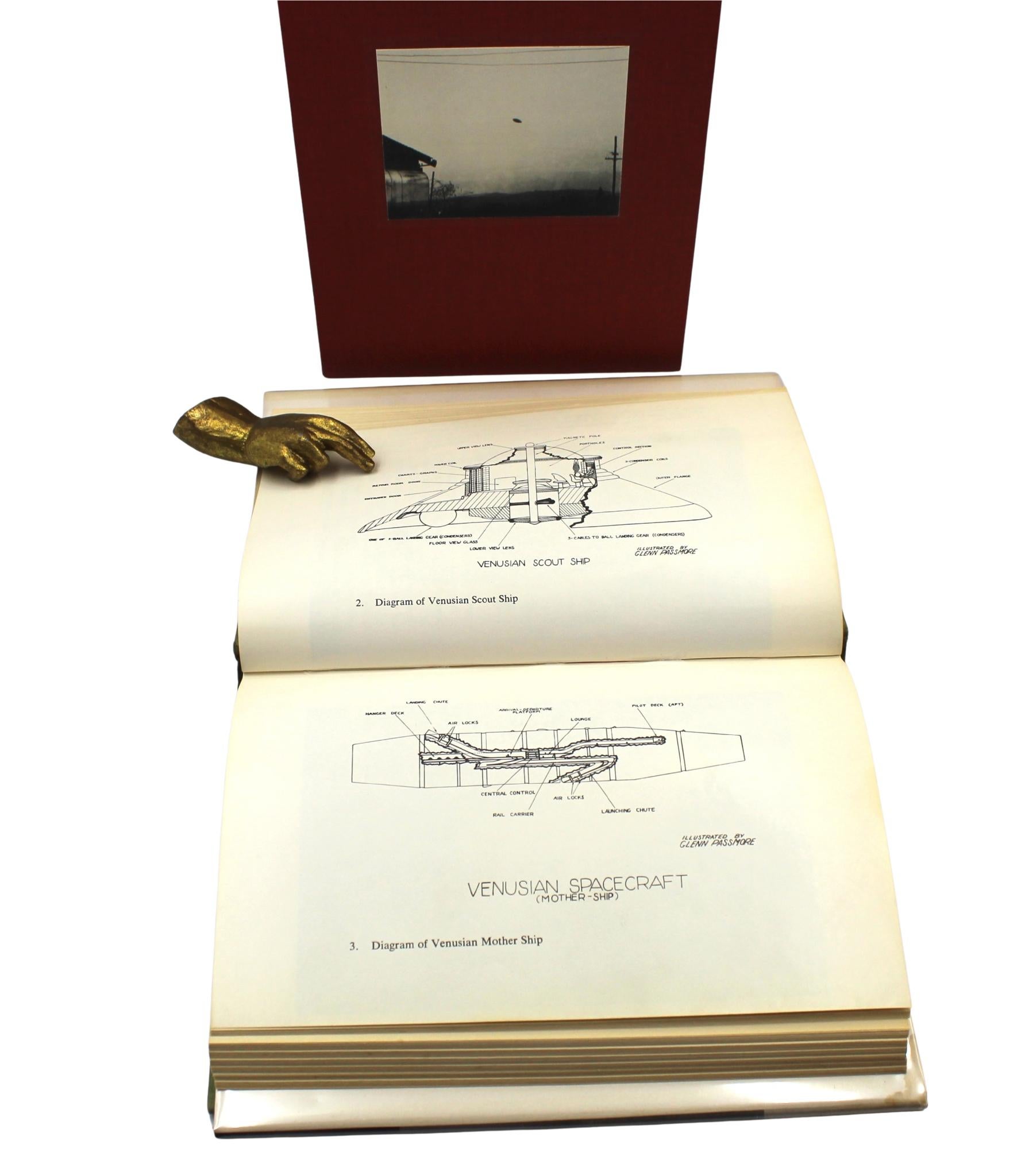 Intérieur des navires spatiales, signé par George Adamski, première édition, 1955 en vente 7