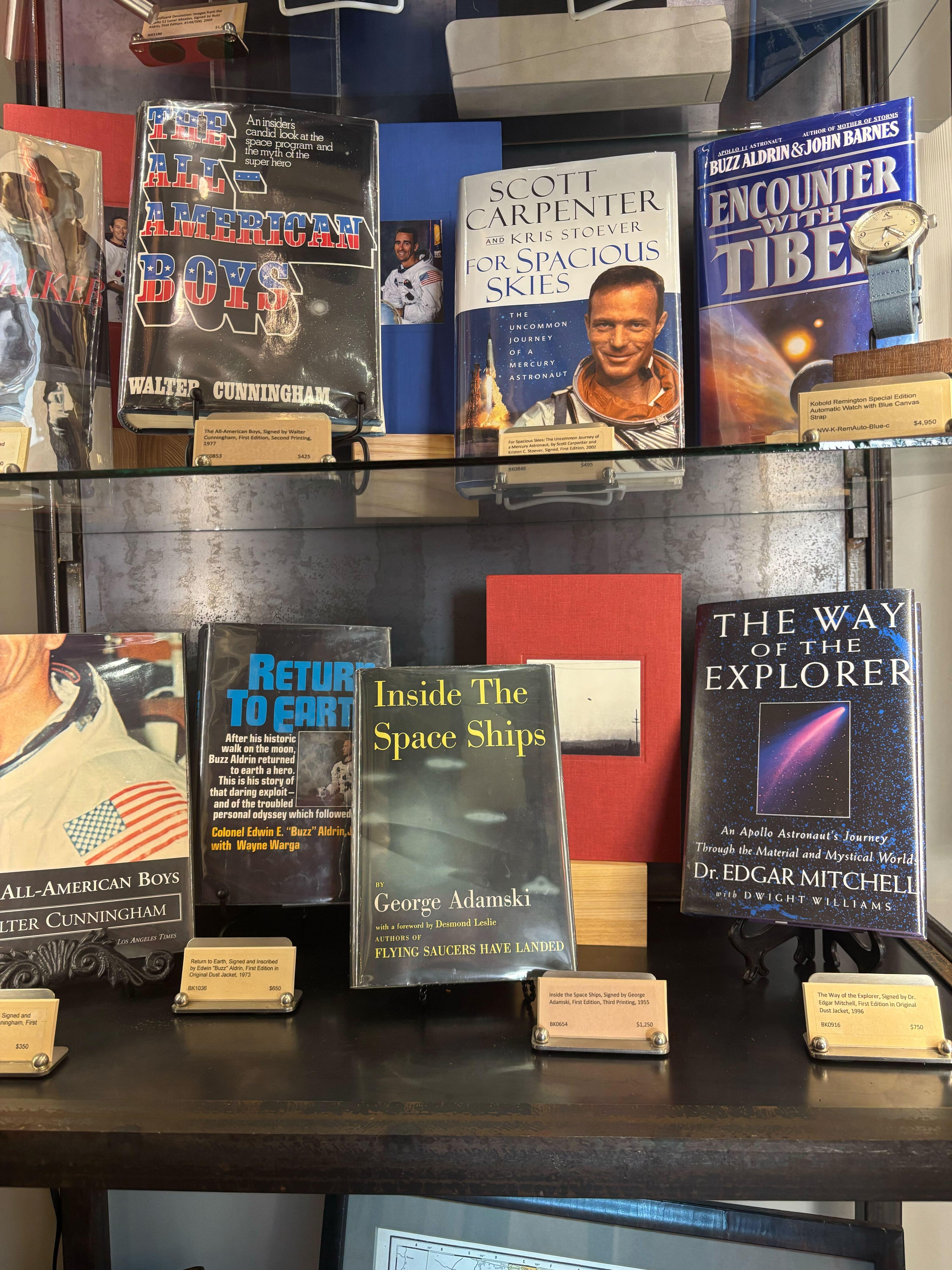 Intérieur des navires spatiales, signé par George Adamski, première édition, 1955 en vente 10