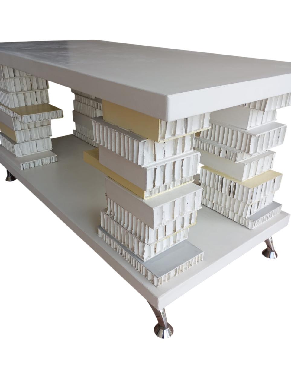 Unusual sculpture table with artistic design, Italy 1970s In Good Condition For Sale In Firenze, FI