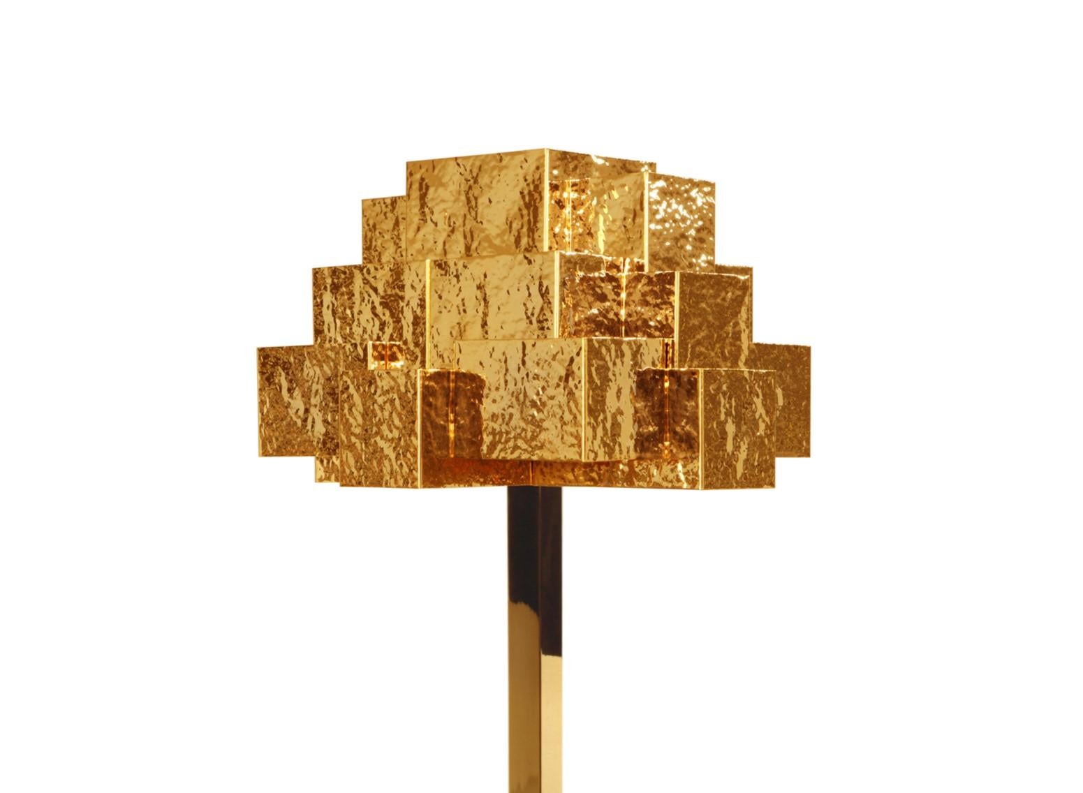 Inspirierende Stehlampe aus gehämmertem, goldenem Messing mit Bäumen von InsidherLand (Portugiesisch) im Angebot