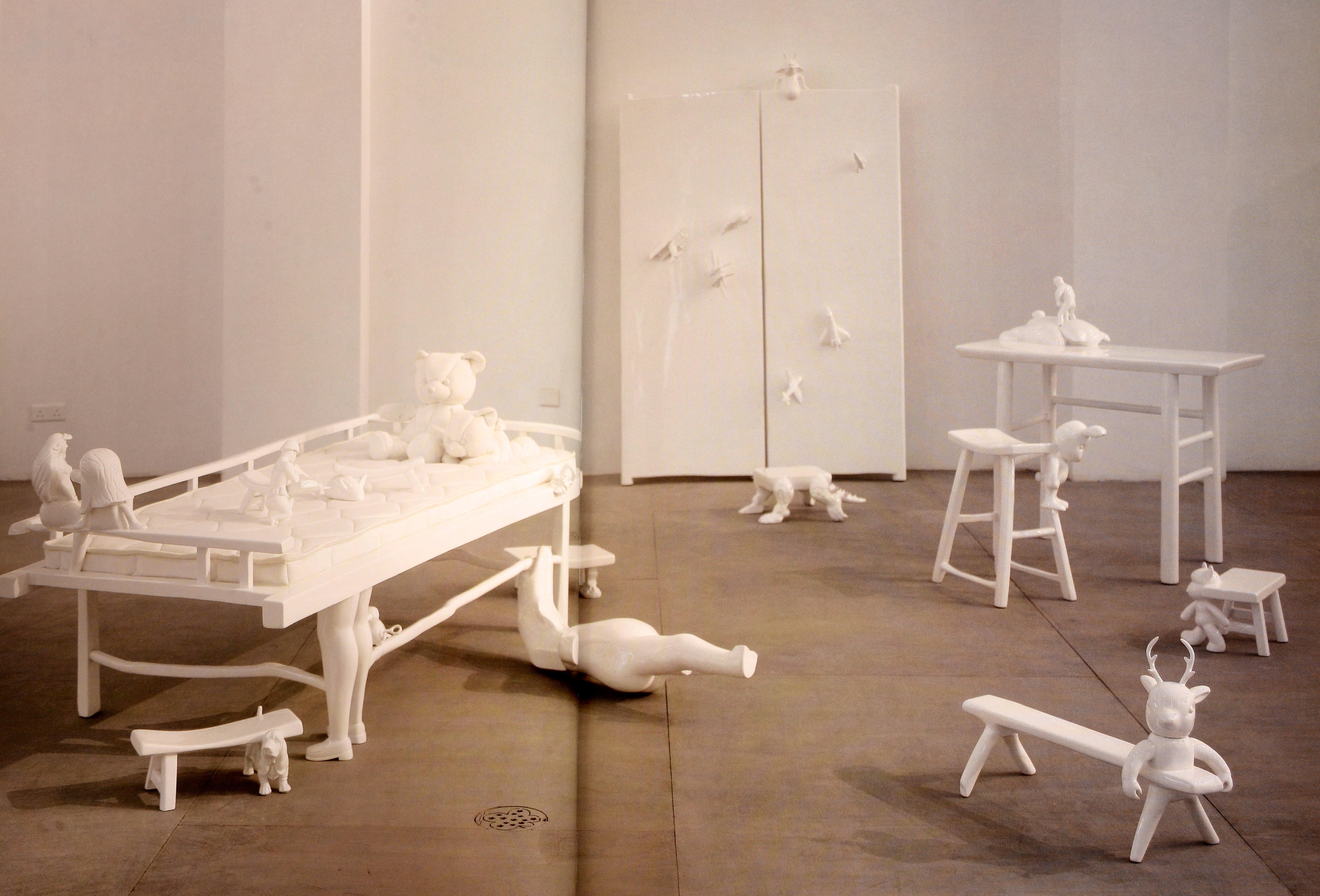 Installation Art: Space as Medium in Contemporary Art de Gingko Press, 1ère édition Excellent état - En vente à valatie, NY