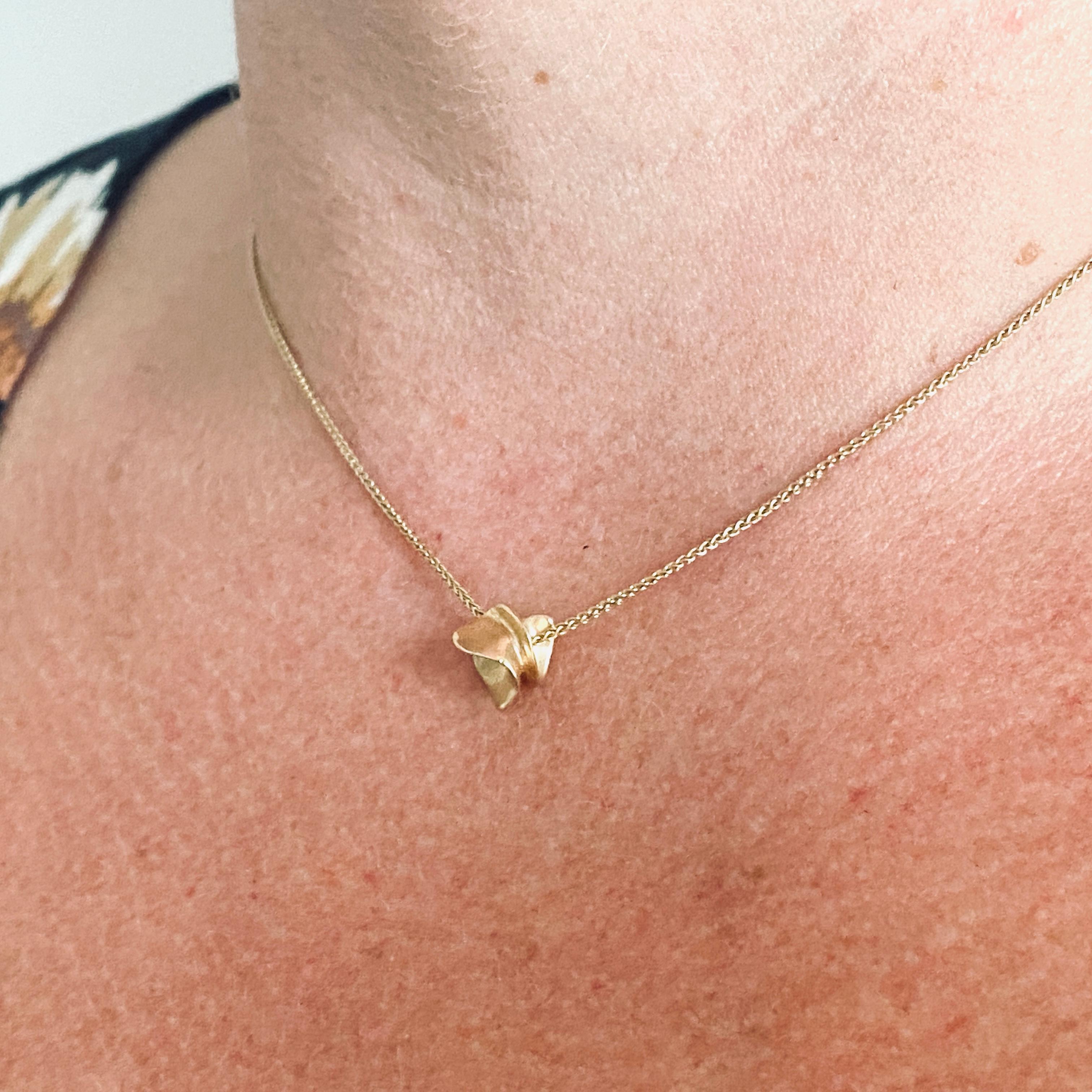 da uomo o donna Collana contemporanea Sculptural Form A in oro 14K con catena di grano in vendita