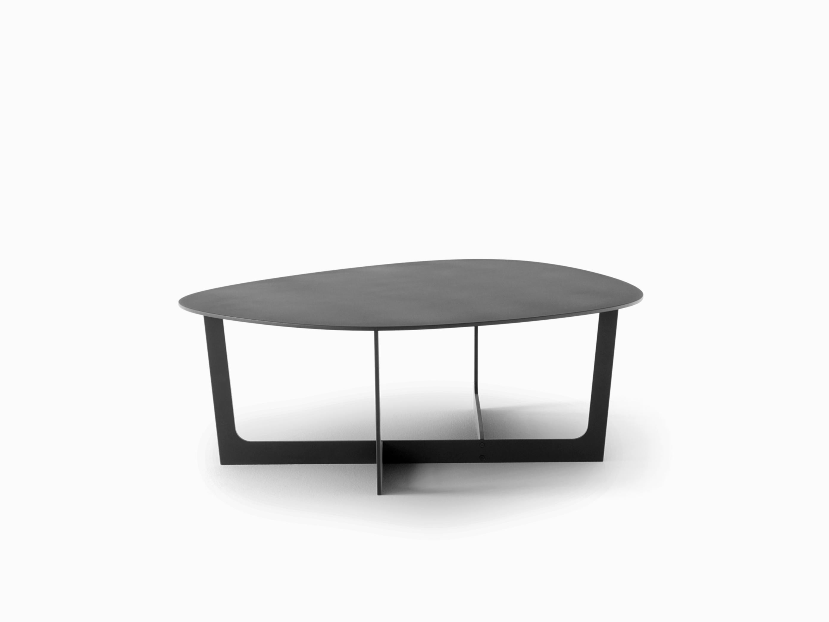 Scandinave moderne Table basse Insula M5191 en aluminium, laquée noire texturée pour Fredericia en vente
