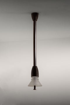 Lampe à suspension en verre dépoli et laiton foncé Insulator de Novocastrian