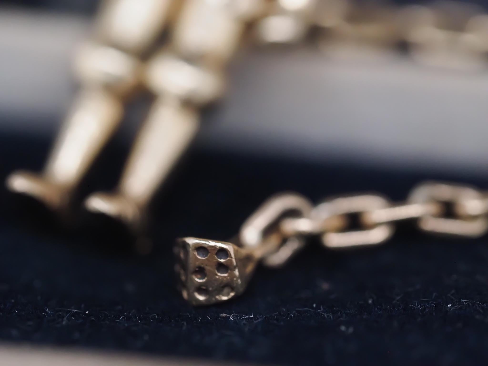 Pendentif articulé chevalier en armure avec chaîne suspendue en vente 4