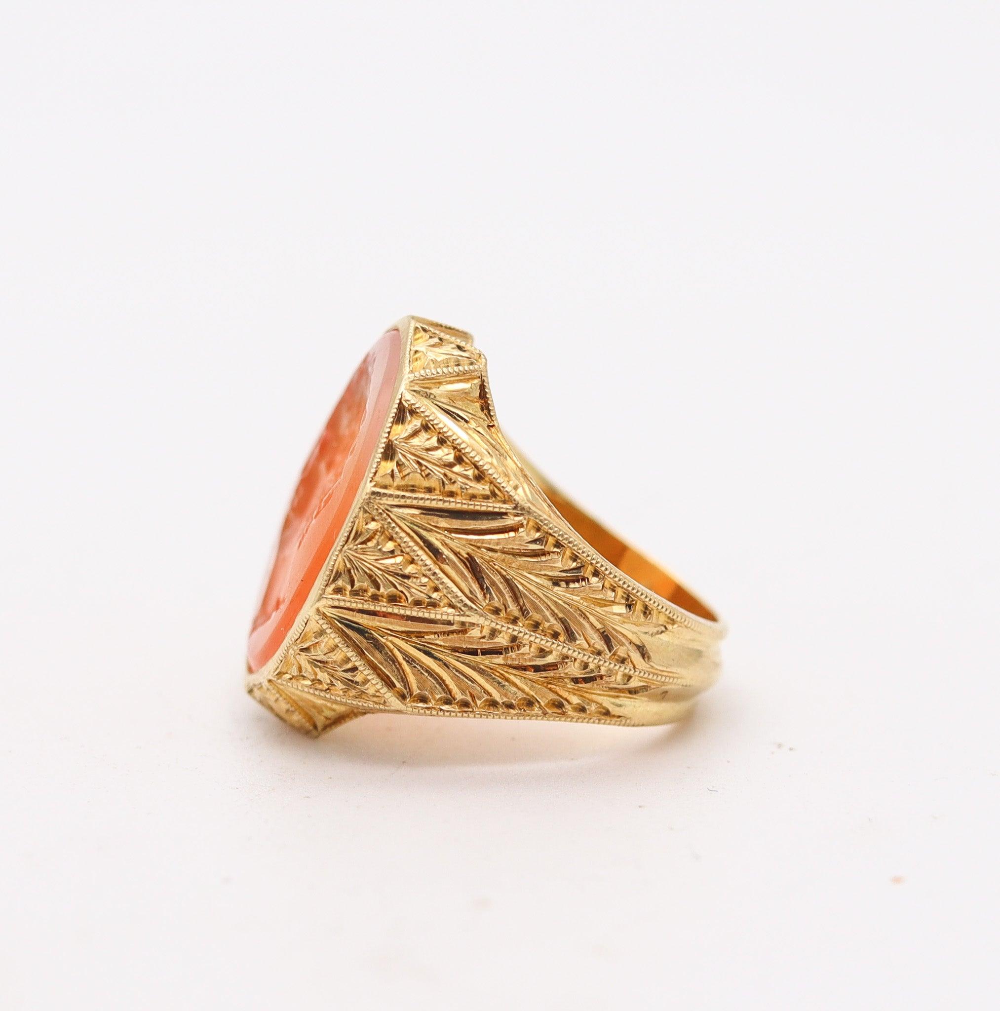 Cabochon INTAGLIO 1920 Art-Deco Signet Ring In Solid 18Kt Yellow Gold With Carved Agate For Sale