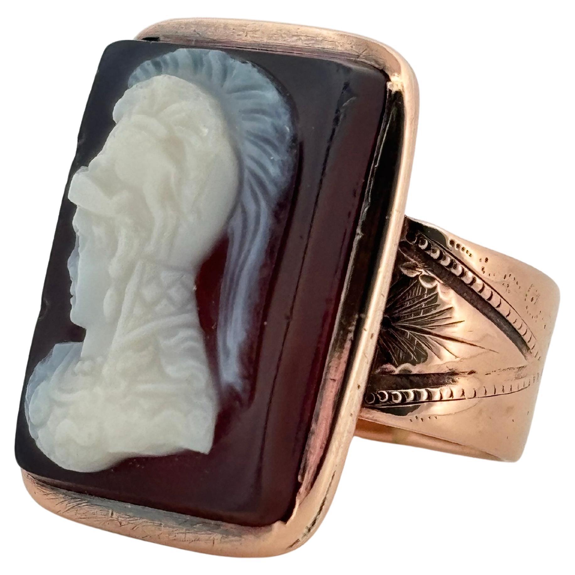 Anillo con detalle de banda en oro rosa de 14 quilates con camafeo de piedra engastada en bisel calcográfico en venta 1