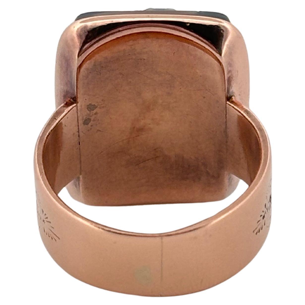 Anillo con detalle de banda en oro rosa de 14 quilates con camafeo de piedra engastada en bisel calcográfico en venta 2