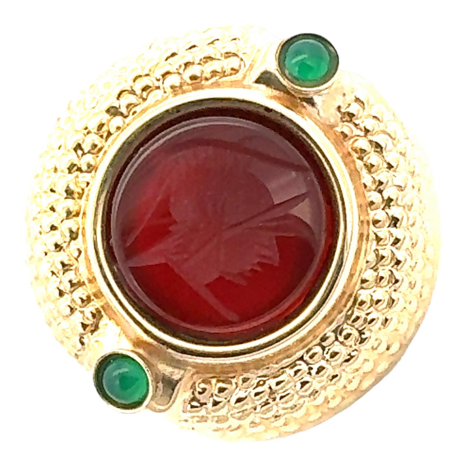 Intaglio Carnelian Emerald 14 Karat Yellow Gold Round Lever-Back Earrings For Sale 1