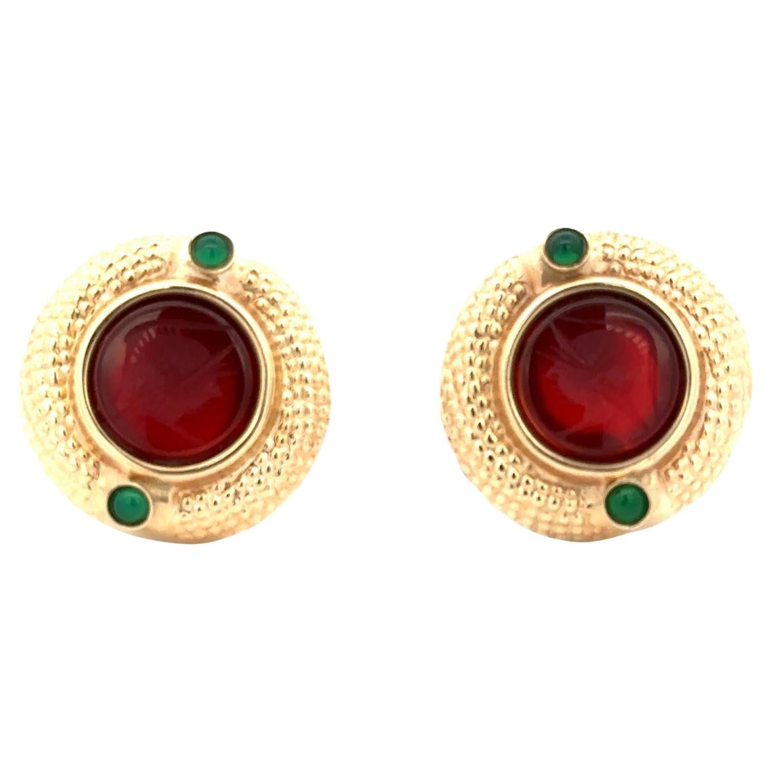 Intaglio Carnelian Emerald 14 Karat Yellow Gold Round Lever-Back Earrings For Sale