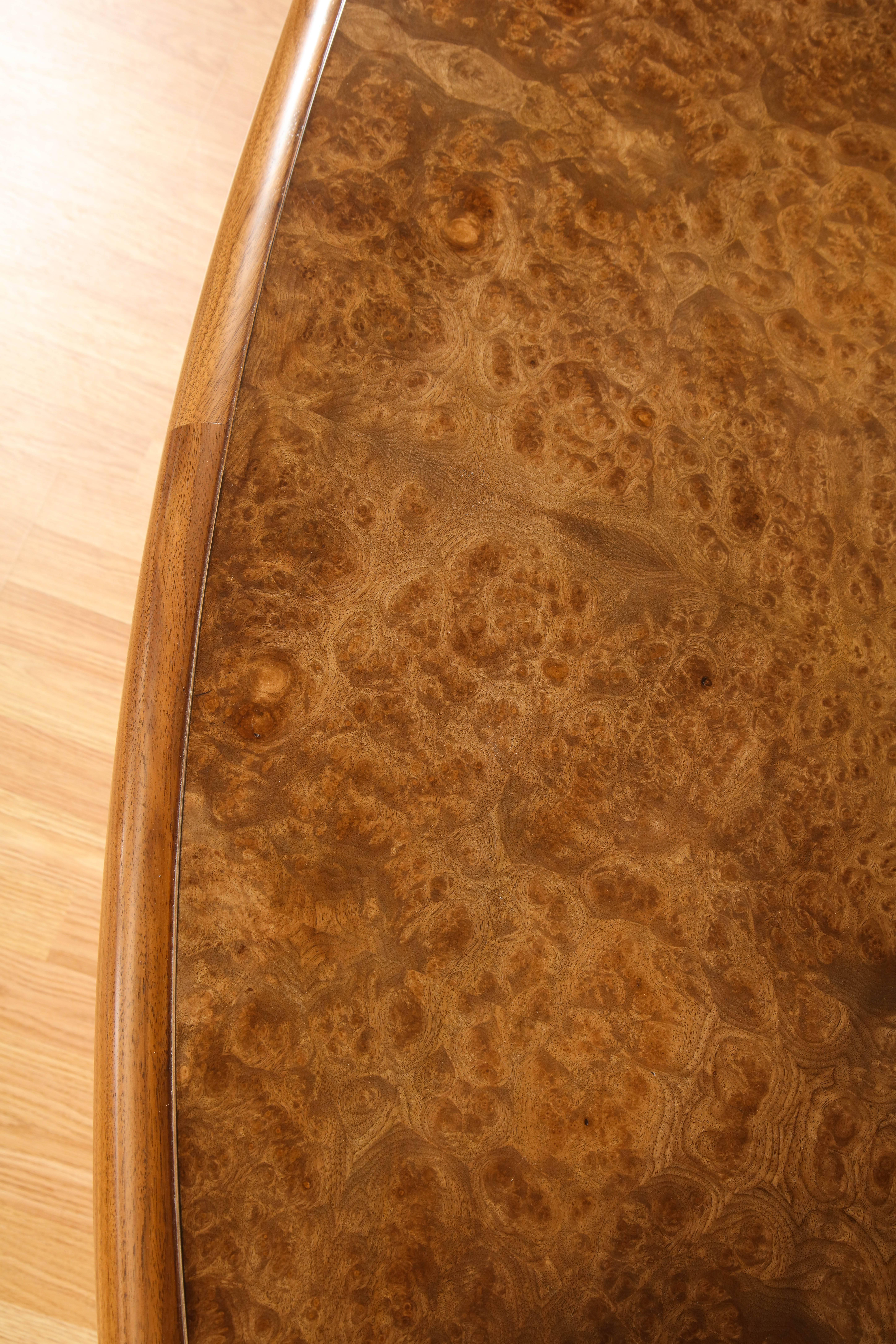Intaglio Dining Table in Walnut Wood Offered by Vladimir Kagan Design Group 4