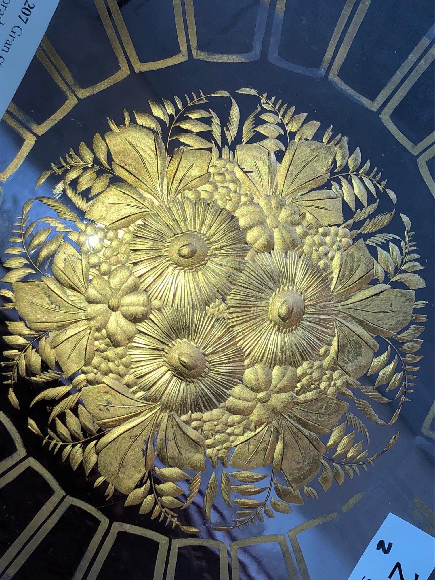 Bol con pedestal de cristal de Bohemia calcográfico y dorado y plato a juego en venta 5