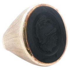Intaglio Onyx 14 Karat Yellow Gold Roman Soldier Gents Signet Ring Intaglio Onyx 14 Karat Yellow Gold Roman Soldier Gents Signet Ring