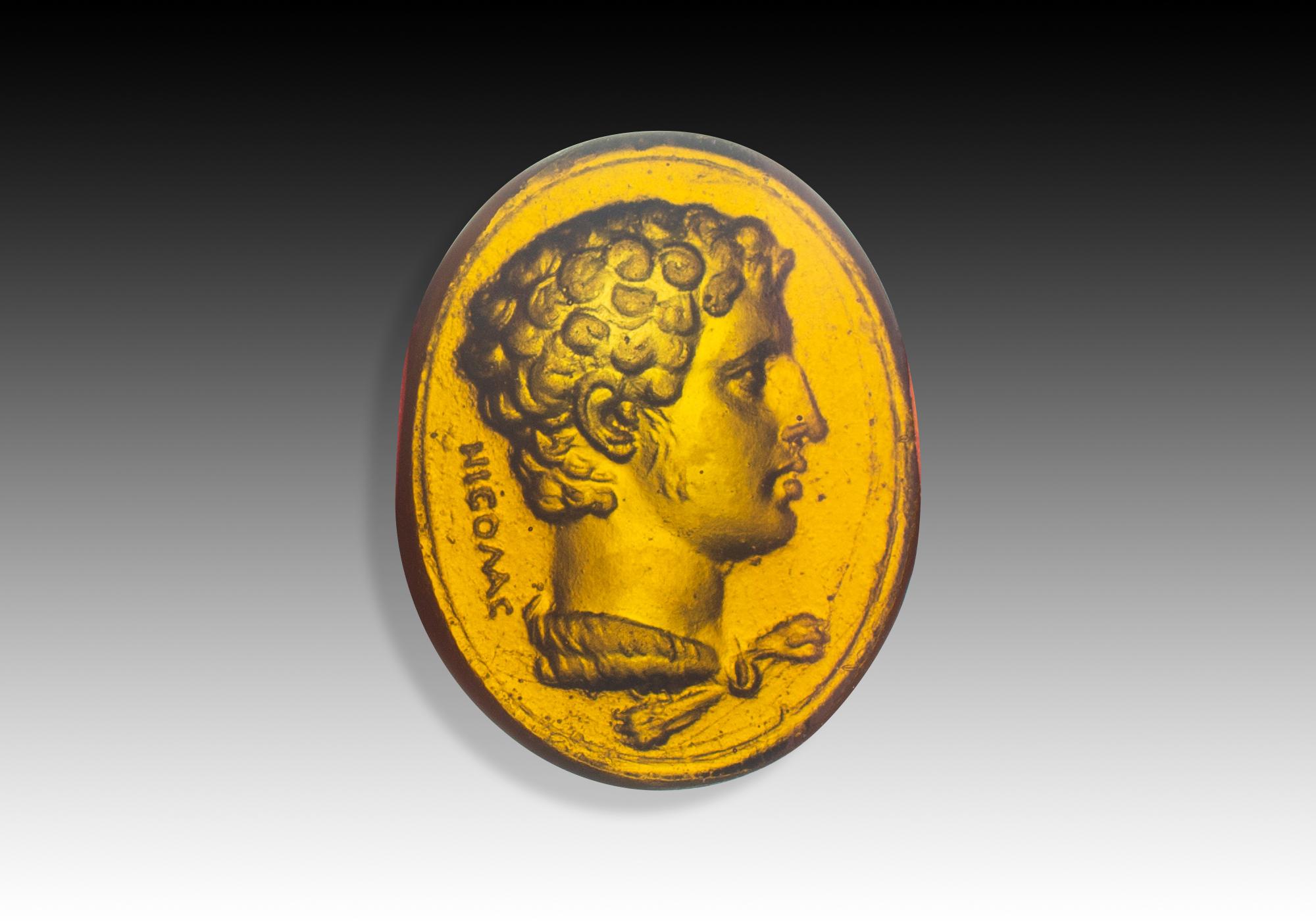 Néo-classique Entaille ou camée, portrait. Le verre. Peut-être Italie, 19e siècle. en vente