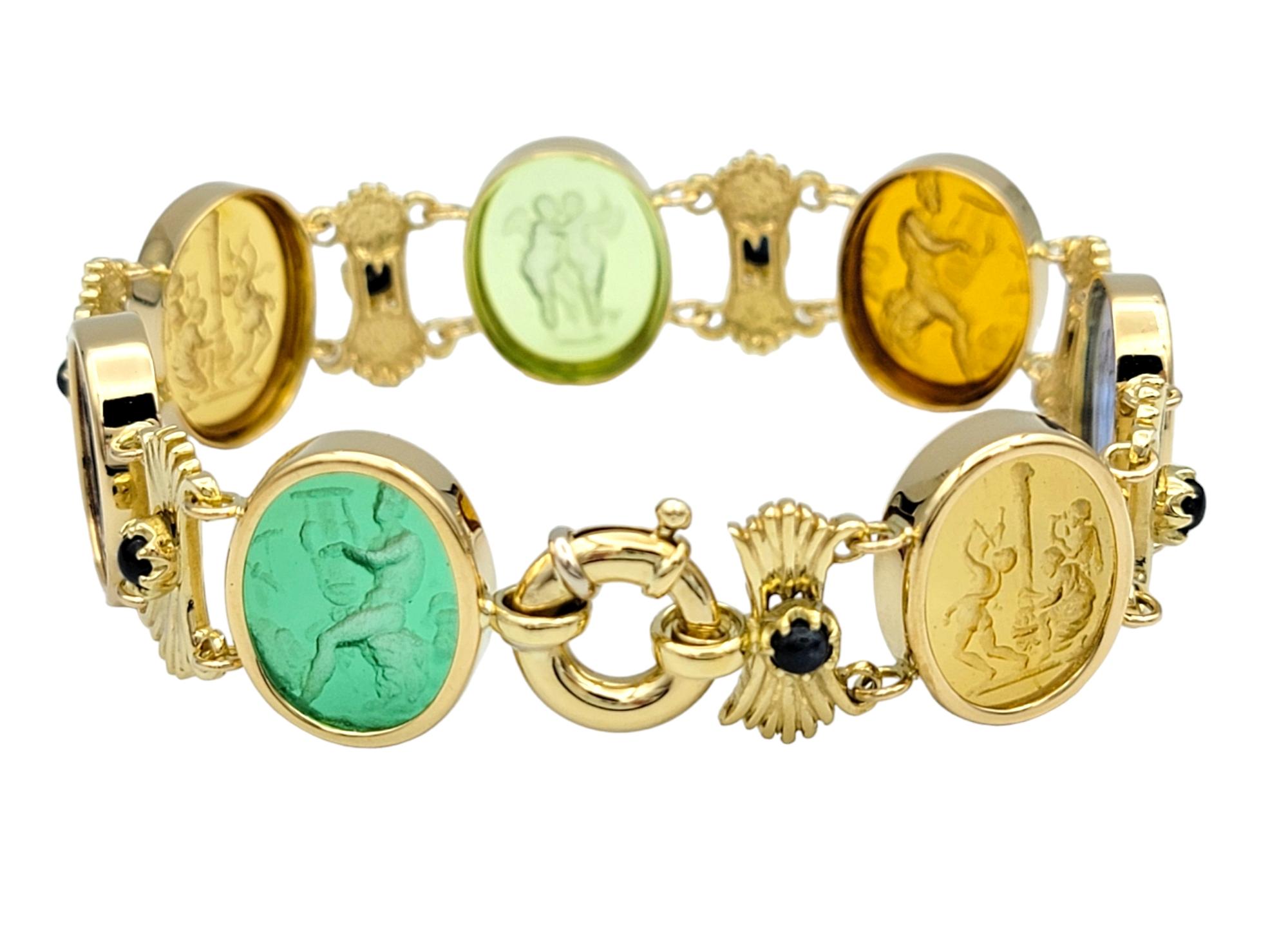 Taille cabochon Bracelet à maillons de style intaille en or jaune 18 carats, saphir et verre vénitien en vente