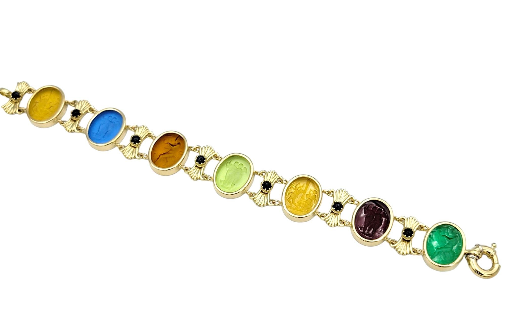 Bracelet à maillons de style intaille en or jaune 18 carats, saphir et verre vénitien Bon état - En vente à Scottsdale, AZ