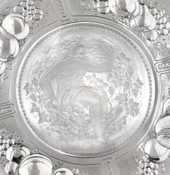 Plateau en creux avec Bacchus et garniture en argent Sterling par Sinclaire & Co.