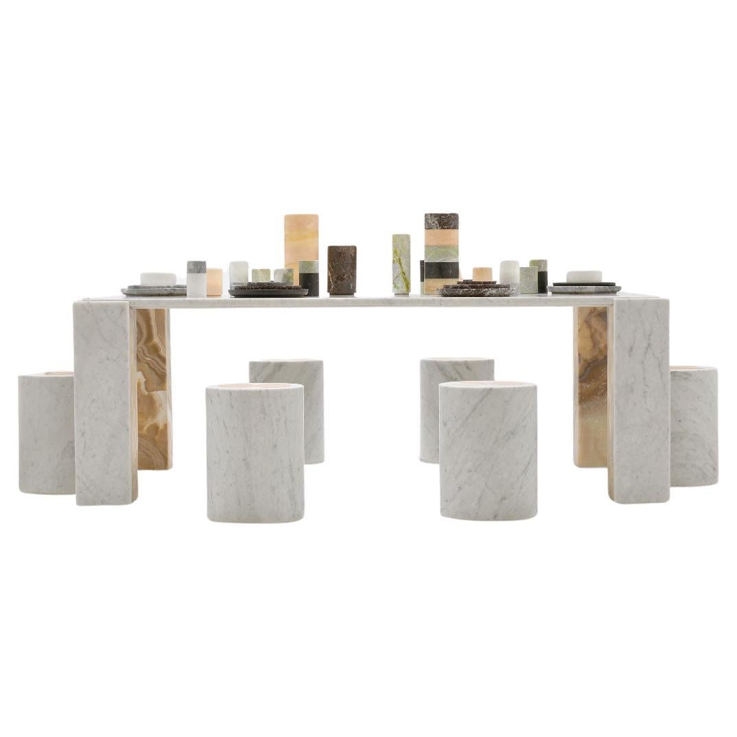 Table Intarsio, table de salle à manger contemporaine en marbre blanc et onyx en vente