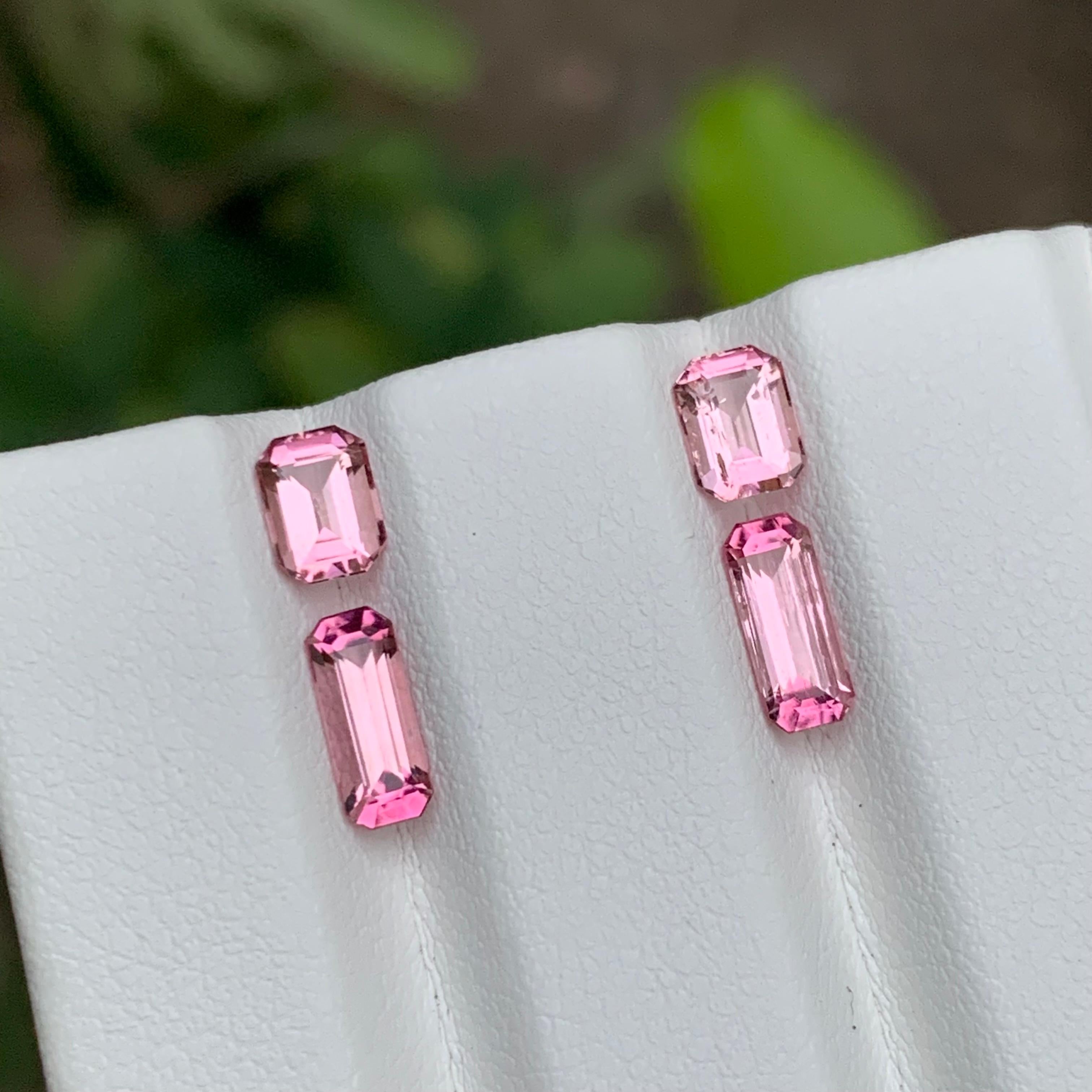 Contemporaneo Orecchini con tormalina naturale rosa intenso, coppia di gemme da 2,60 carati con taglio a smeraldo in vendita