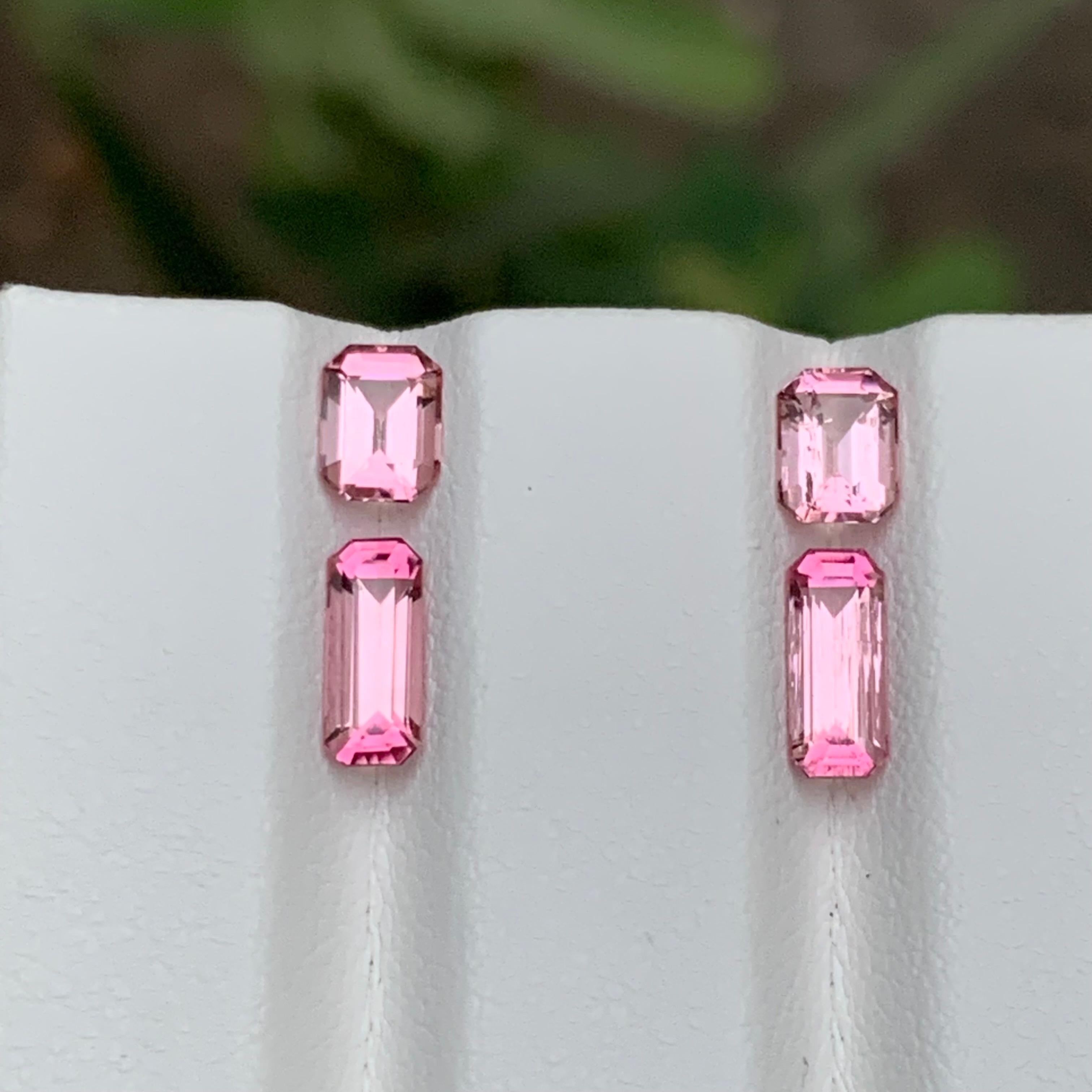 Taglio smeraldo Orecchini con tormalina naturale rosa intenso, coppia di gemme da 2,60 carati con taglio a smeraldo in vendita