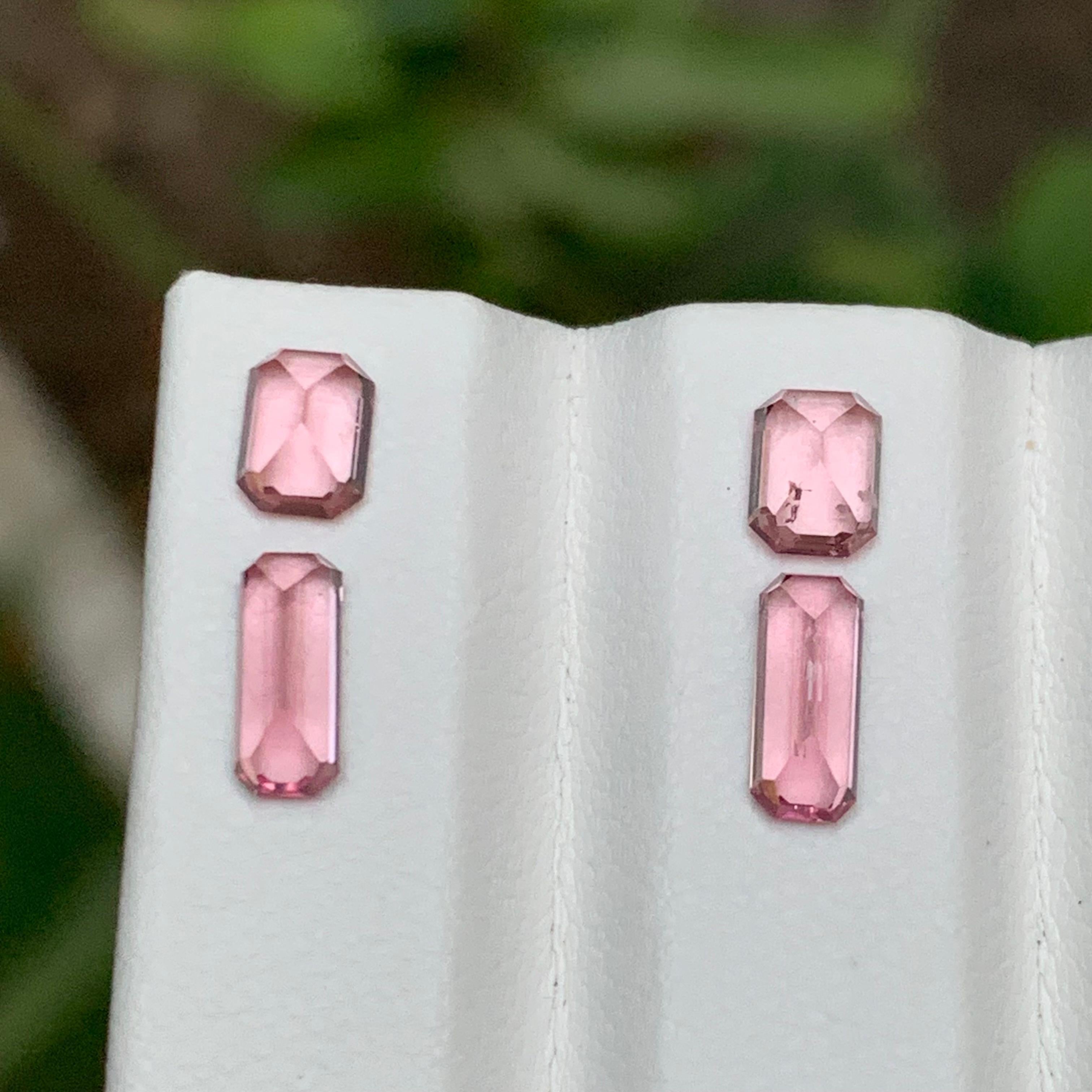 da uomo o donna Orecchini con tormalina naturale rosa intenso, coppia di gemme da 2,60 carati con taglio a smeraldo in vendita