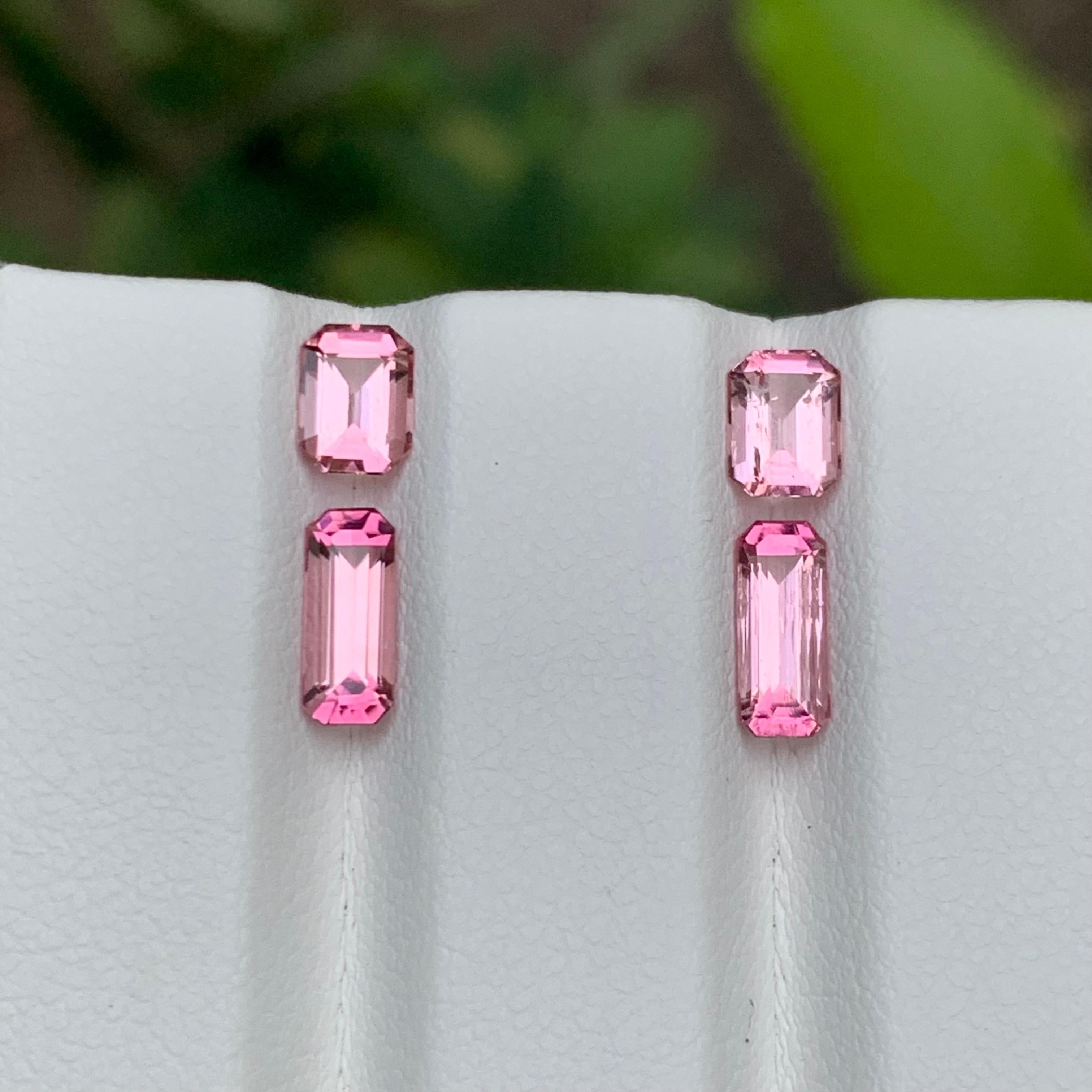 Orecchini con tormalina naturale rosa intenso, coppia di gemme da 2,60 carati con taglio a smeraldo in vendita 2