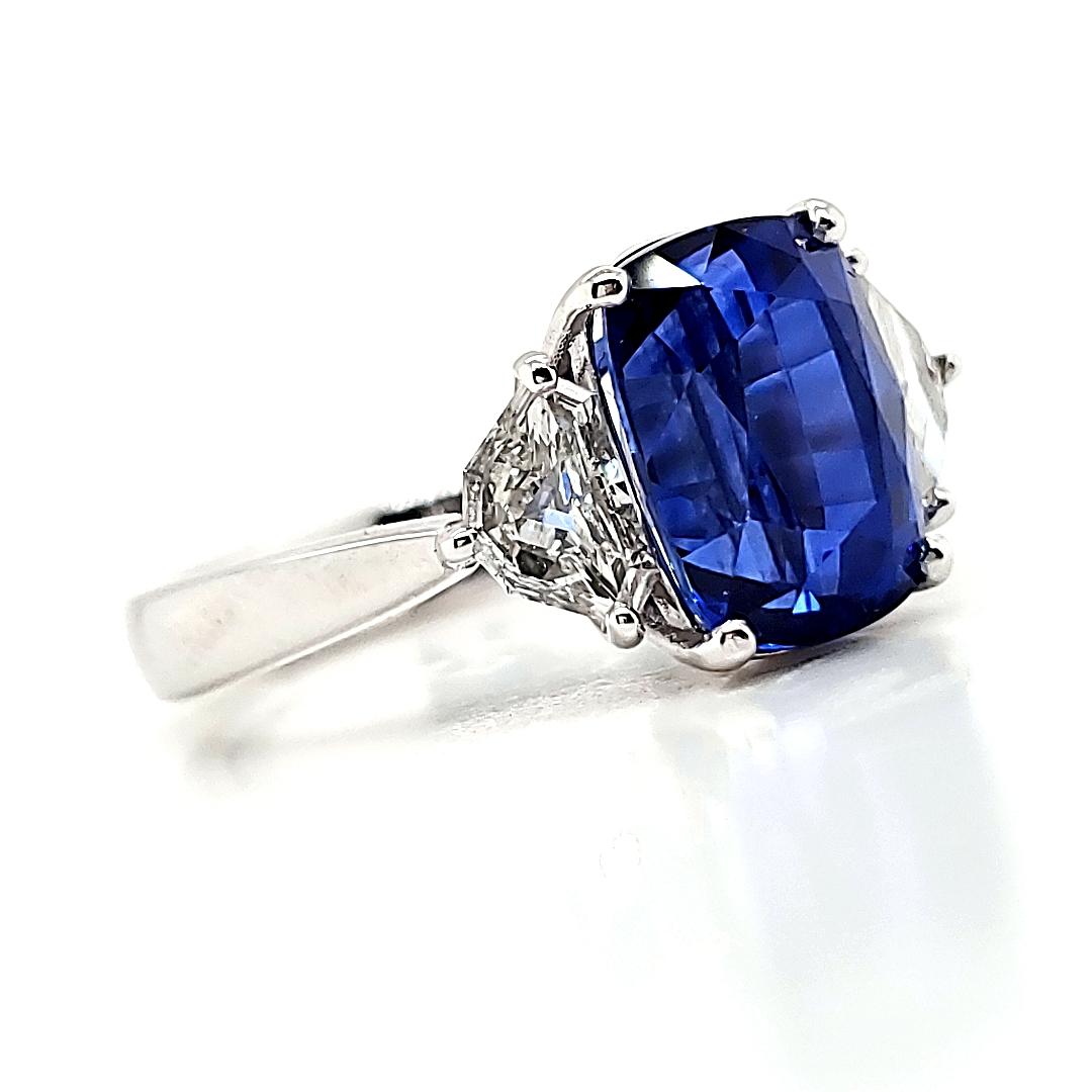 Cushion Cut Intense Cornflower Blue Sapphire Cushion Cts 4.47 Diamond Engagement Ring For Sale