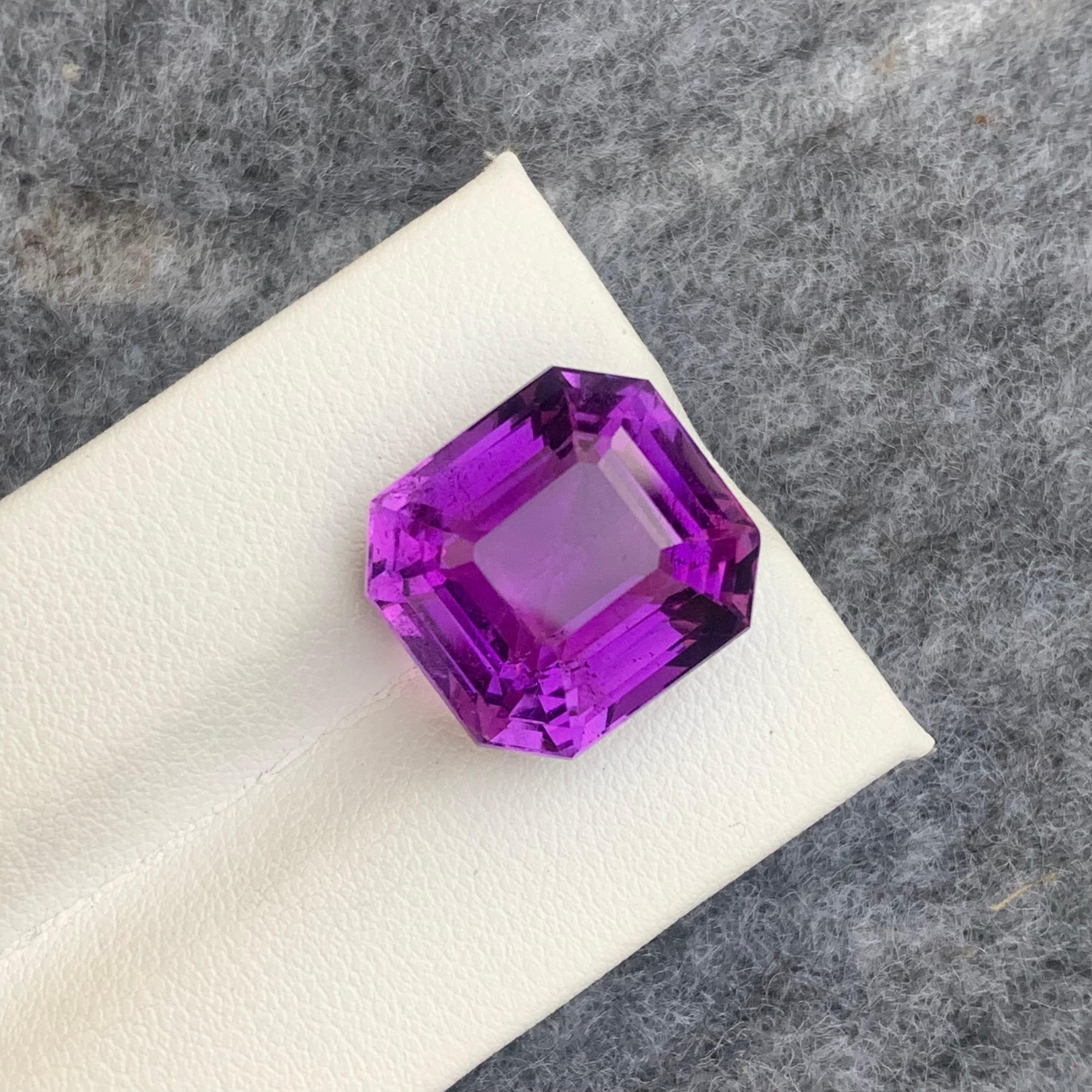 Intense Dunkellila Lose Amethyst Achteckige Form 13,50 Karat für die Schmuckherstellung (Achteckschliff) im Angebot