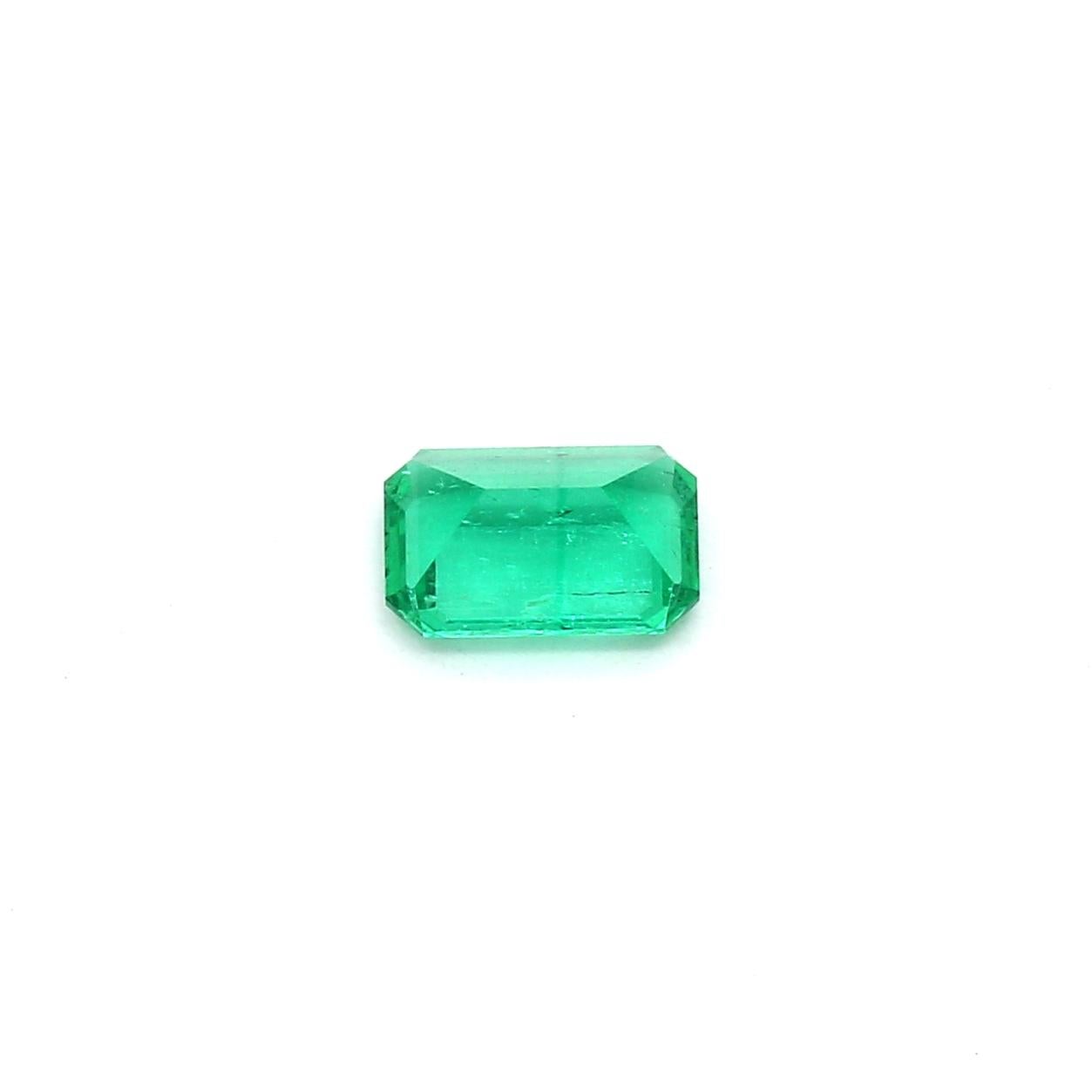 An amazing Russian Emerald which allows jewelers to create a unique piece of wearable art.
This exceptional quality gemstone would make a custom-made jewelry design. Perfect for a Ring or Pendant.

Shape - Octagon
Weight - 0.54 ct
Treatment -