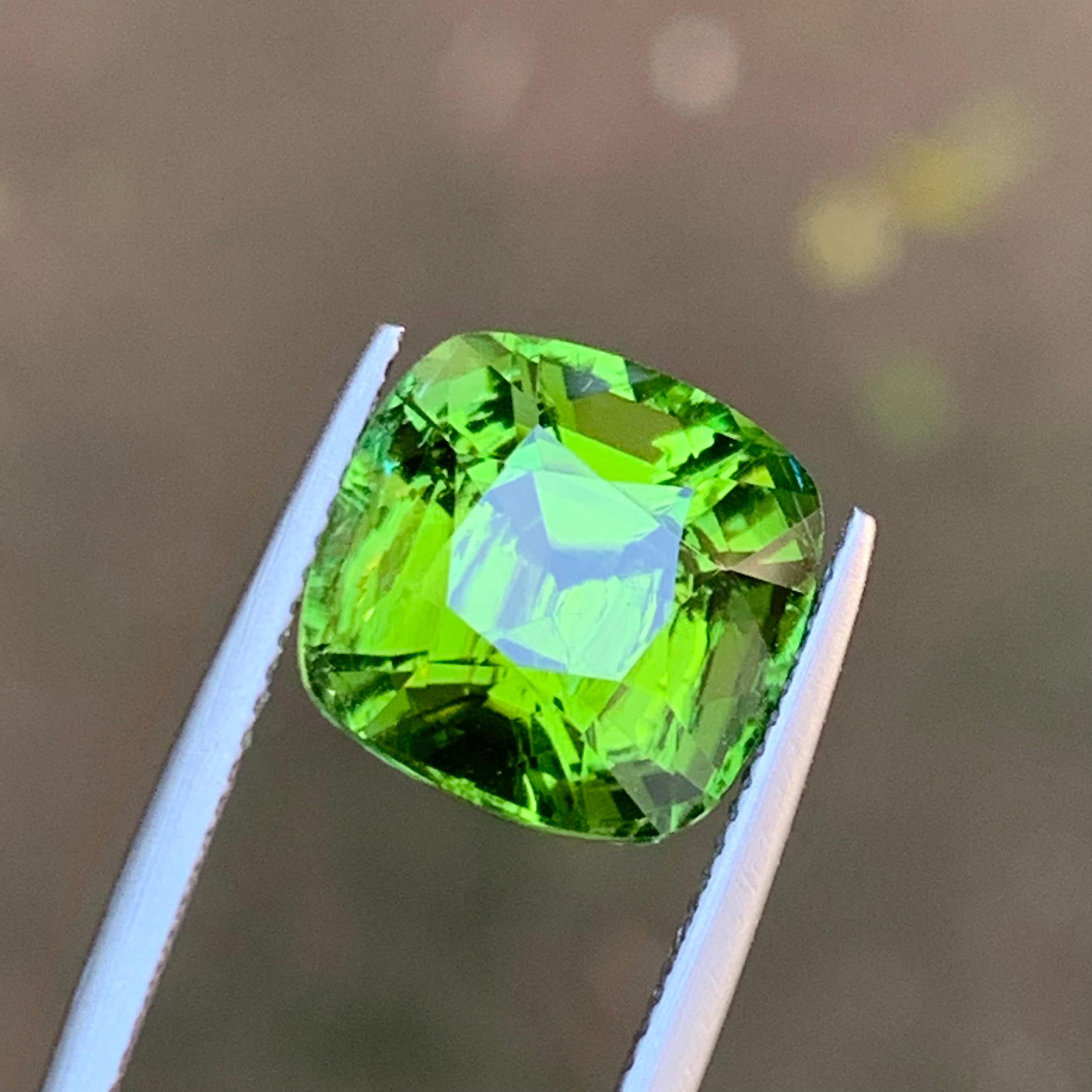 Coussin carré vert intense tourmaline naturelle de 8,80 carats  Pendentif Jewell en vente 4