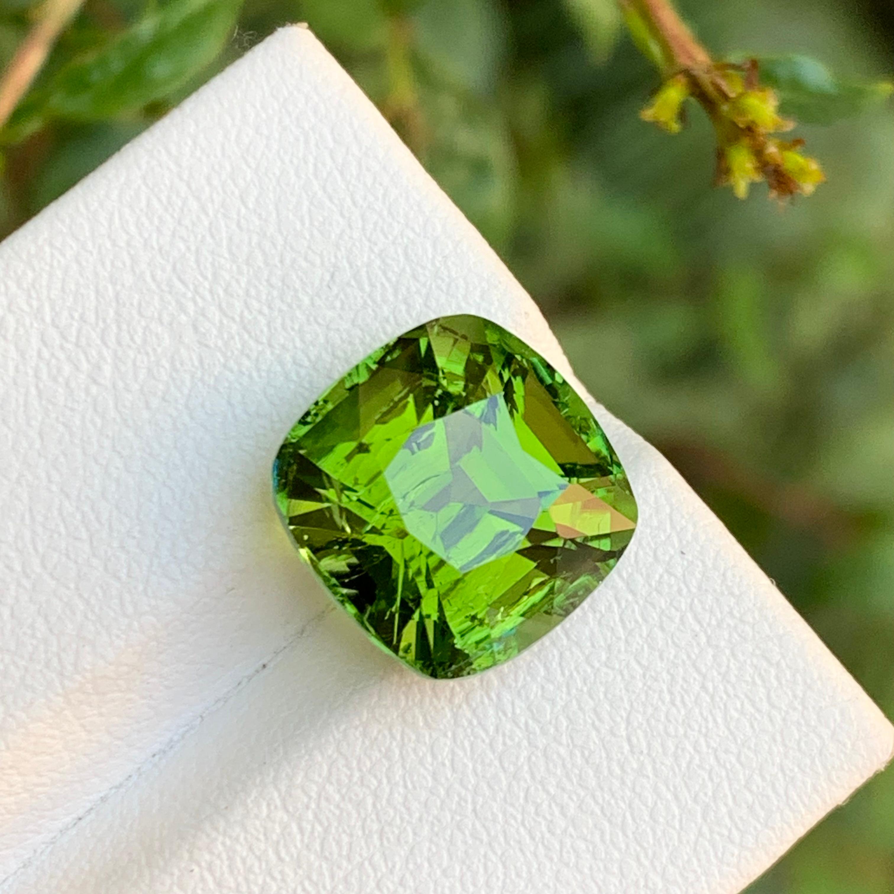 Coussin carré vert intense tourmaline naturelle de 8,80 carats  Pendentif Jewell en vente 3