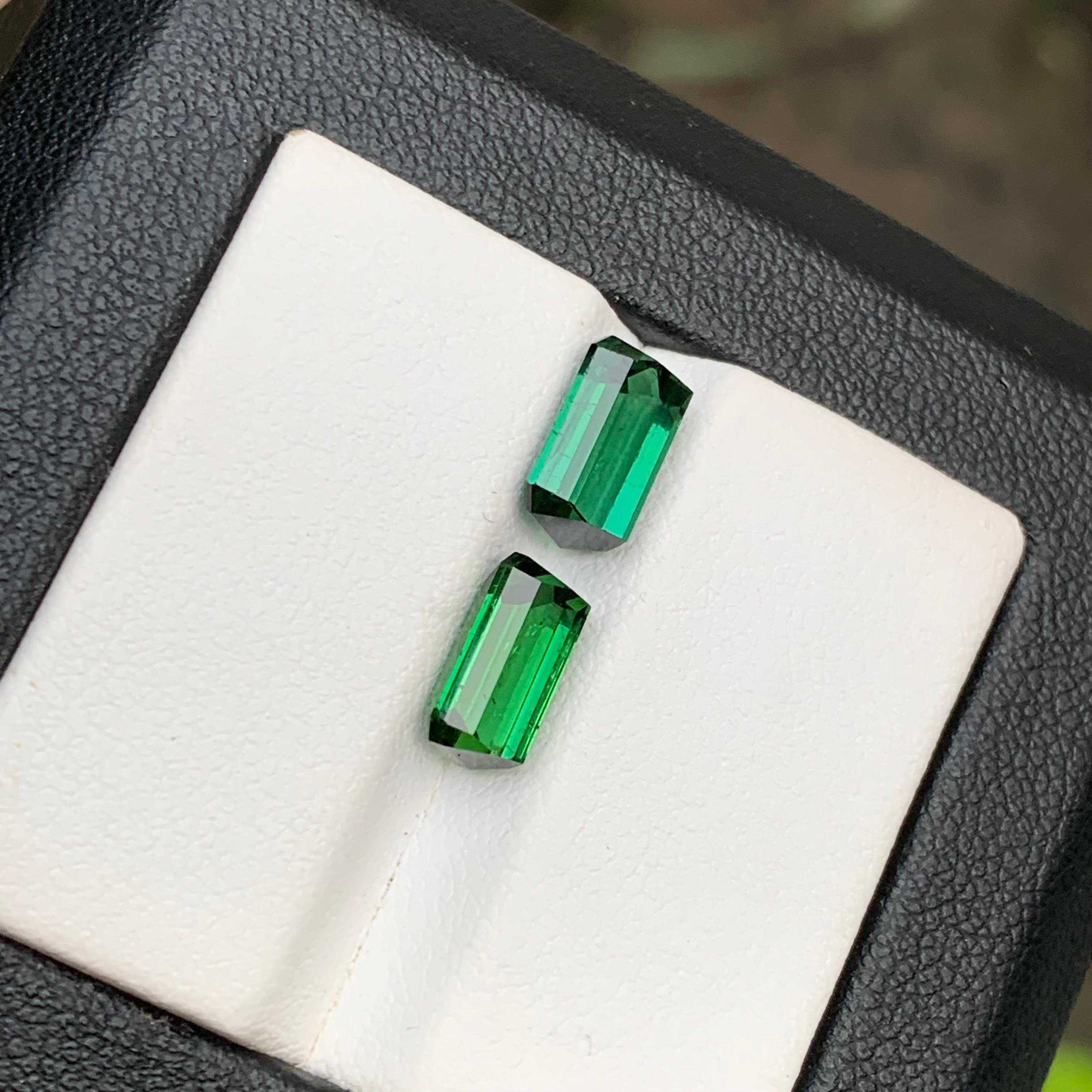 Intense Green Natural Tourmaline Gemstones 4.15 Ct for Rings, Pendants Jewelry For Sale 4