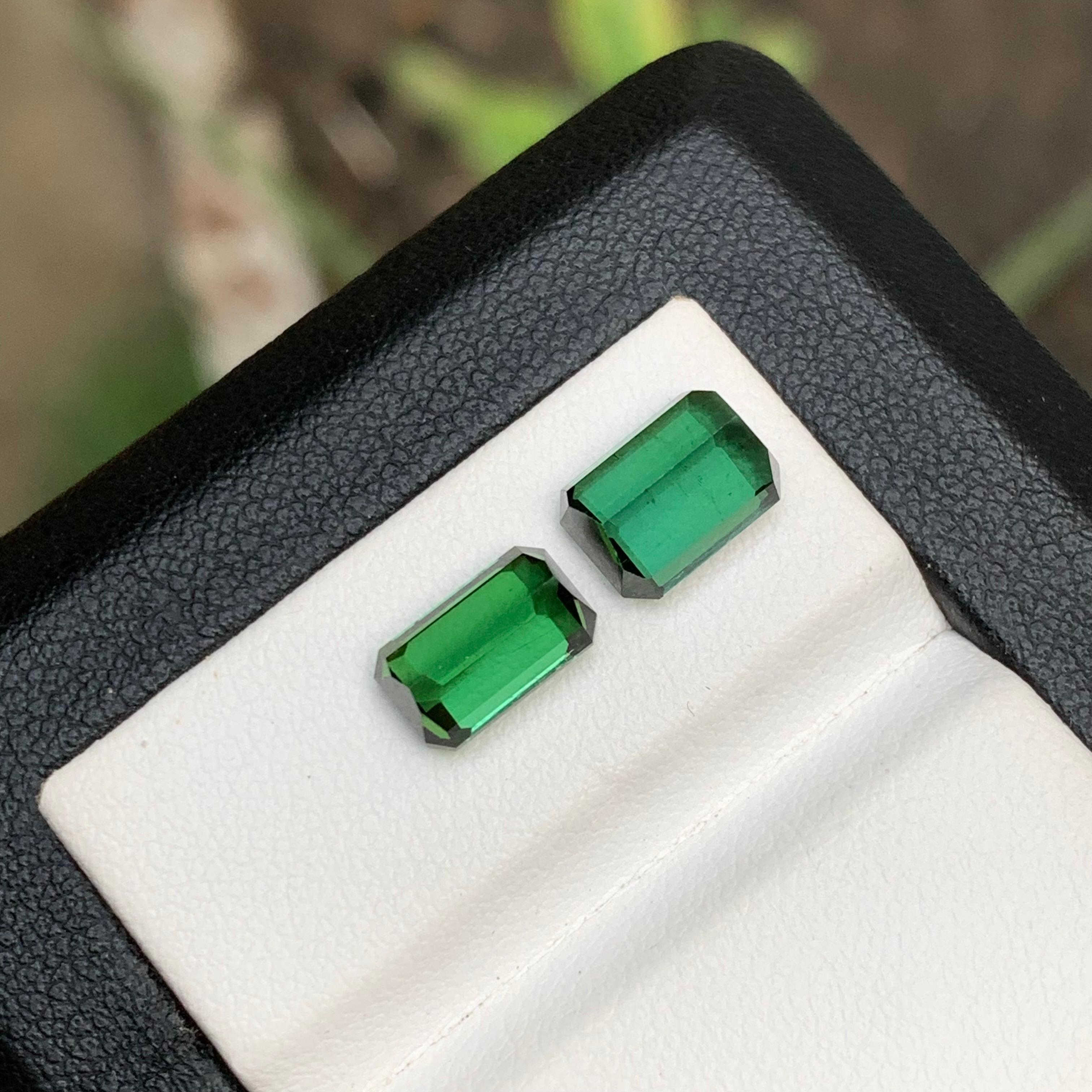 Women's or Men's Intense Green Natural Tourmaline Gemstones 4.15 Ct for Rings, Pendants Jewelry For Sale