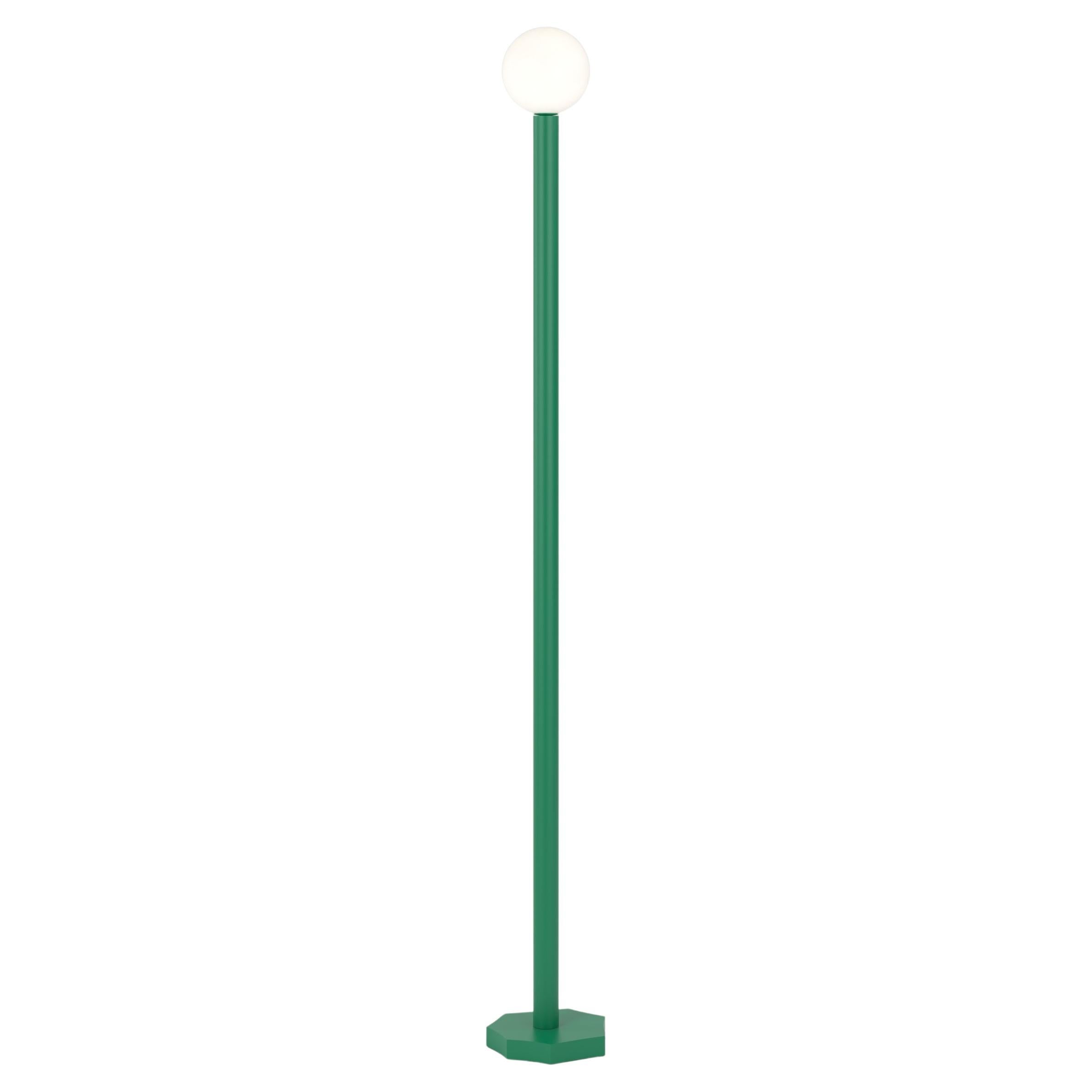 Lampe de sol découpée aux contours verts intenses par Atelier Areti