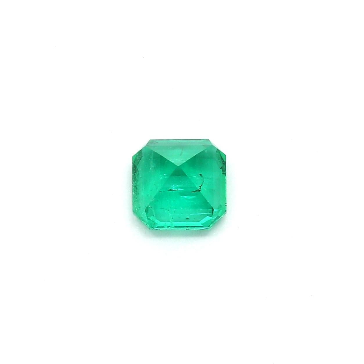 An amazing Russian Emerald which allows jewelers to create a unique piece of wearable art.
This exceptional quality gemstone would make a custom-made jewelry design. Perfect for a Ring or Pendant.

Shape - Octagon
Weight - 0.85 ct
Treatment -